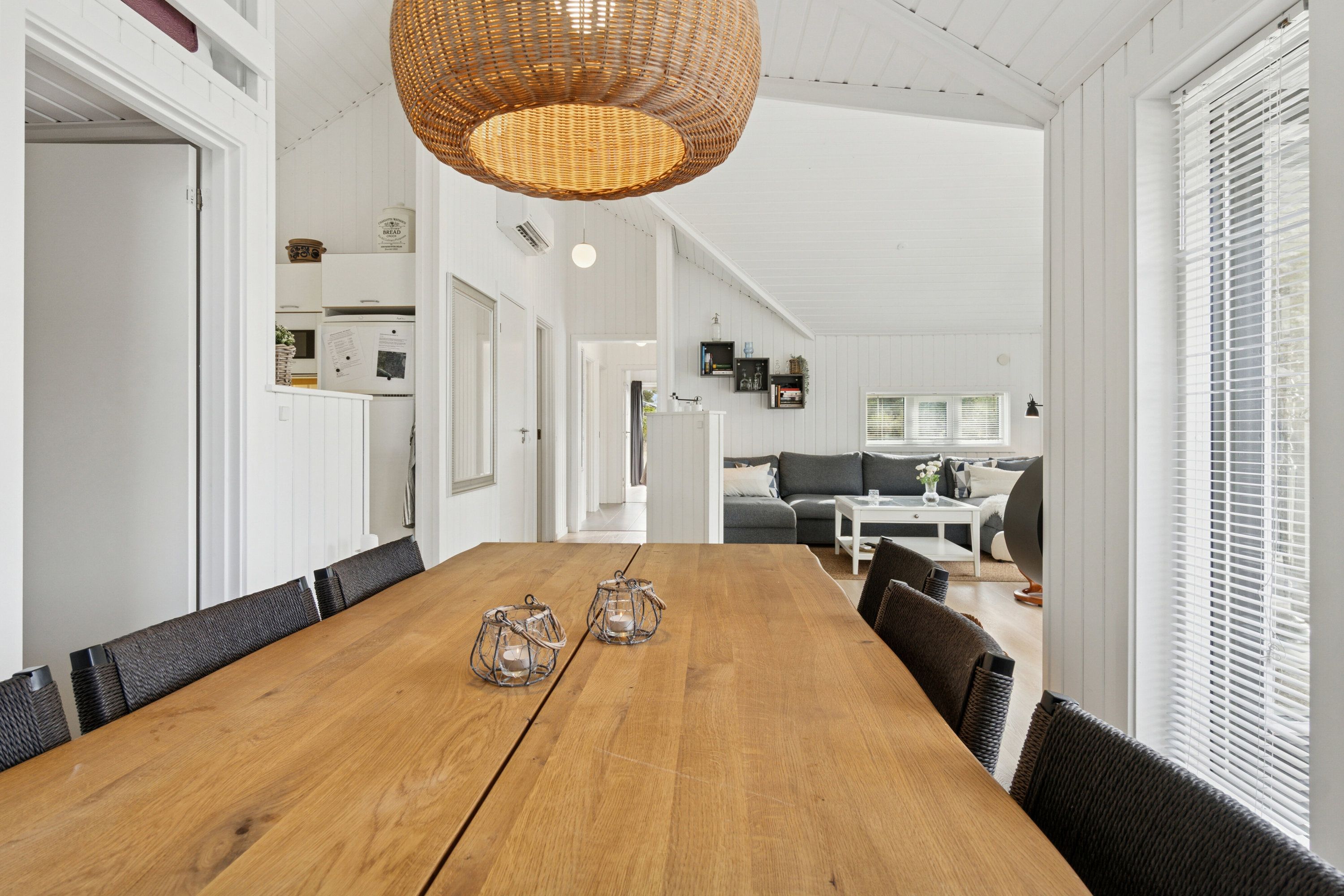 Fremhævet spisestue billede i fuldskærmstilstand. Billede af Holsteroddevej 8, Sømarken, 3720 Aakirkeby