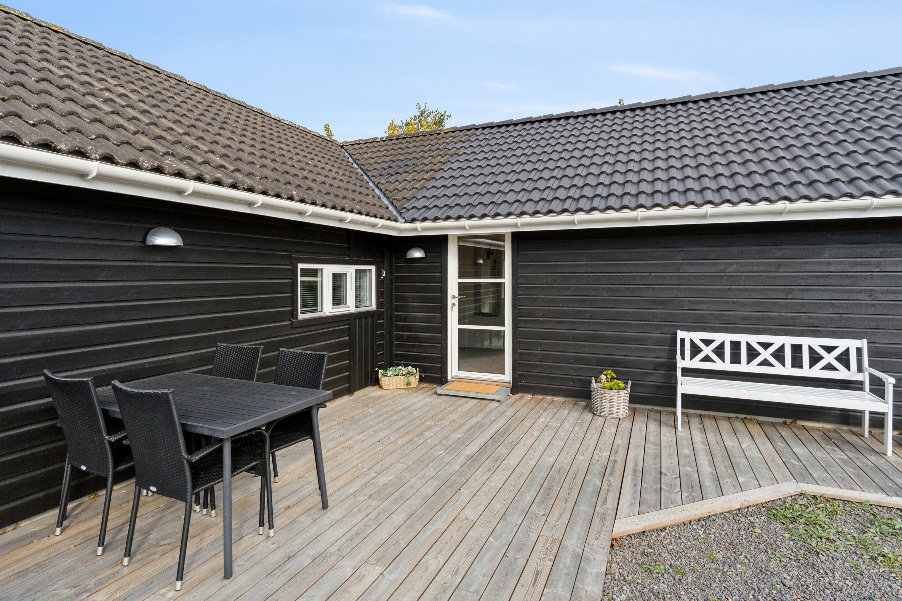 Fremhævet terrasse billede i fuldskærmstilstand. Billede af Holsteroddevej 8, Sømarken, 3720 Aakirkeby