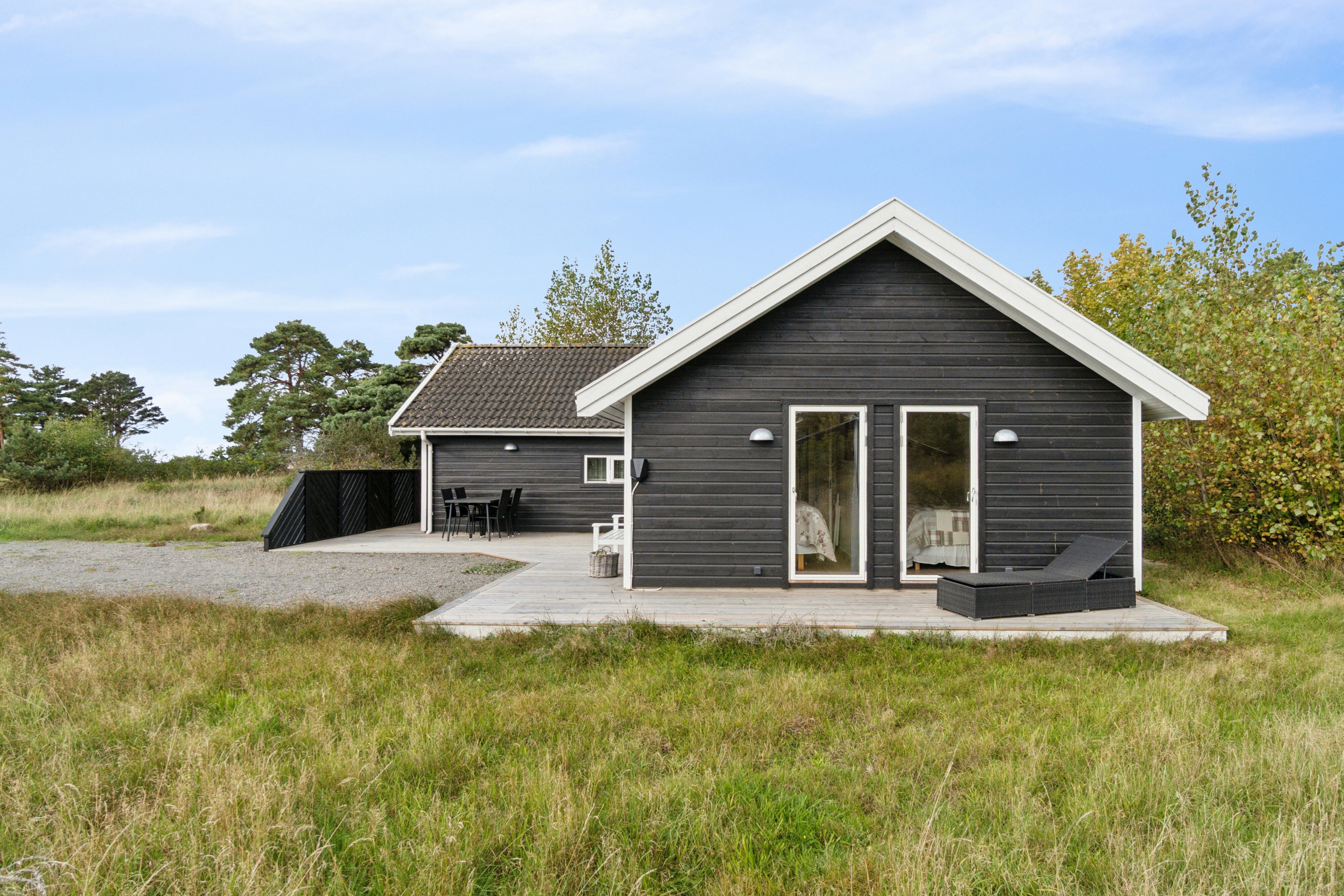 Fremhævet set fra haven billede i fuldskærmstilstand. Billede af Holsteroddevej 8, Sømarken, 3720 Aakirkeby