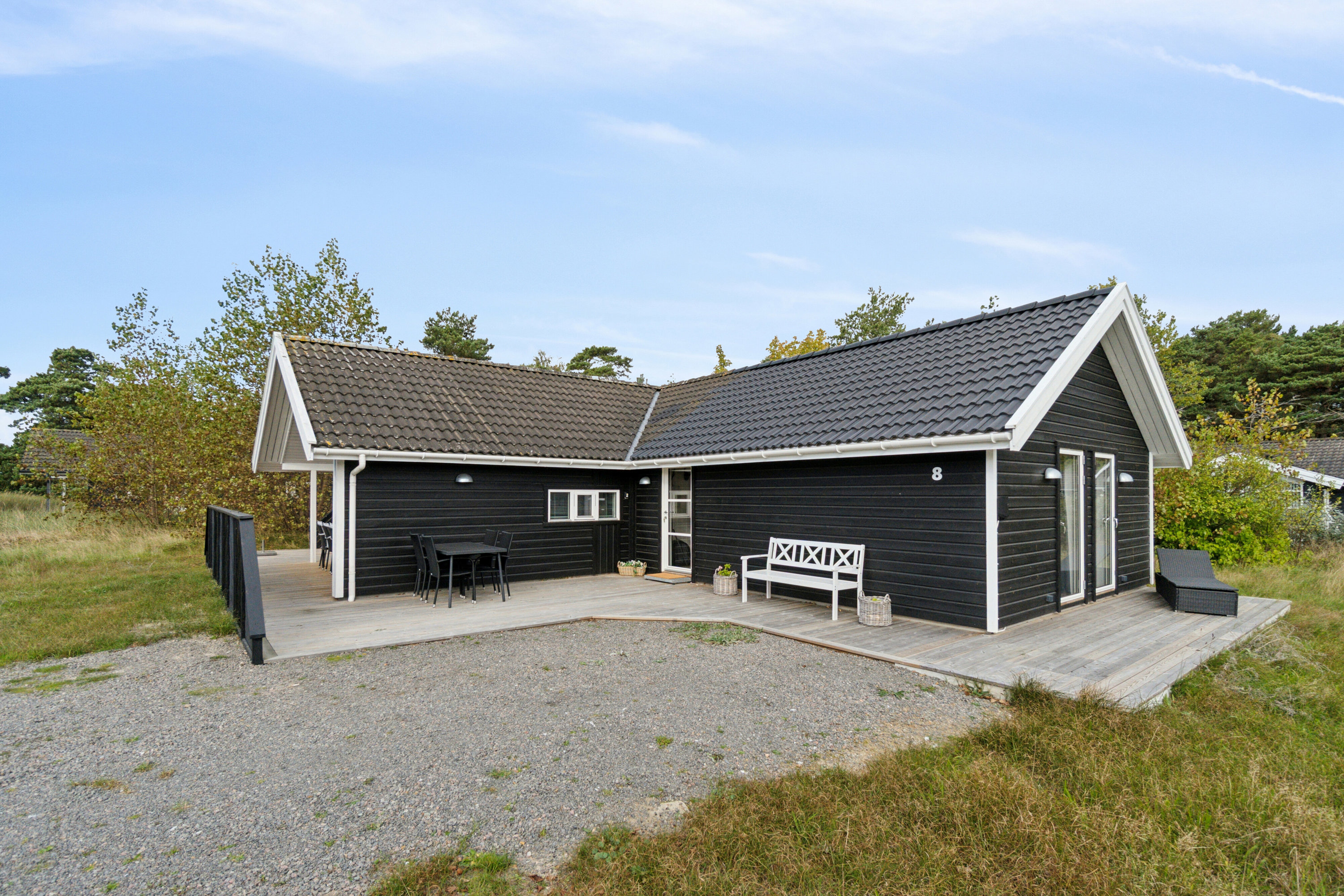 Fremhævet set fra vejen billede i fuldskærmstilstand. Billede af Holsteroddevej 8, Sømarken, 3720 Aakirkeby