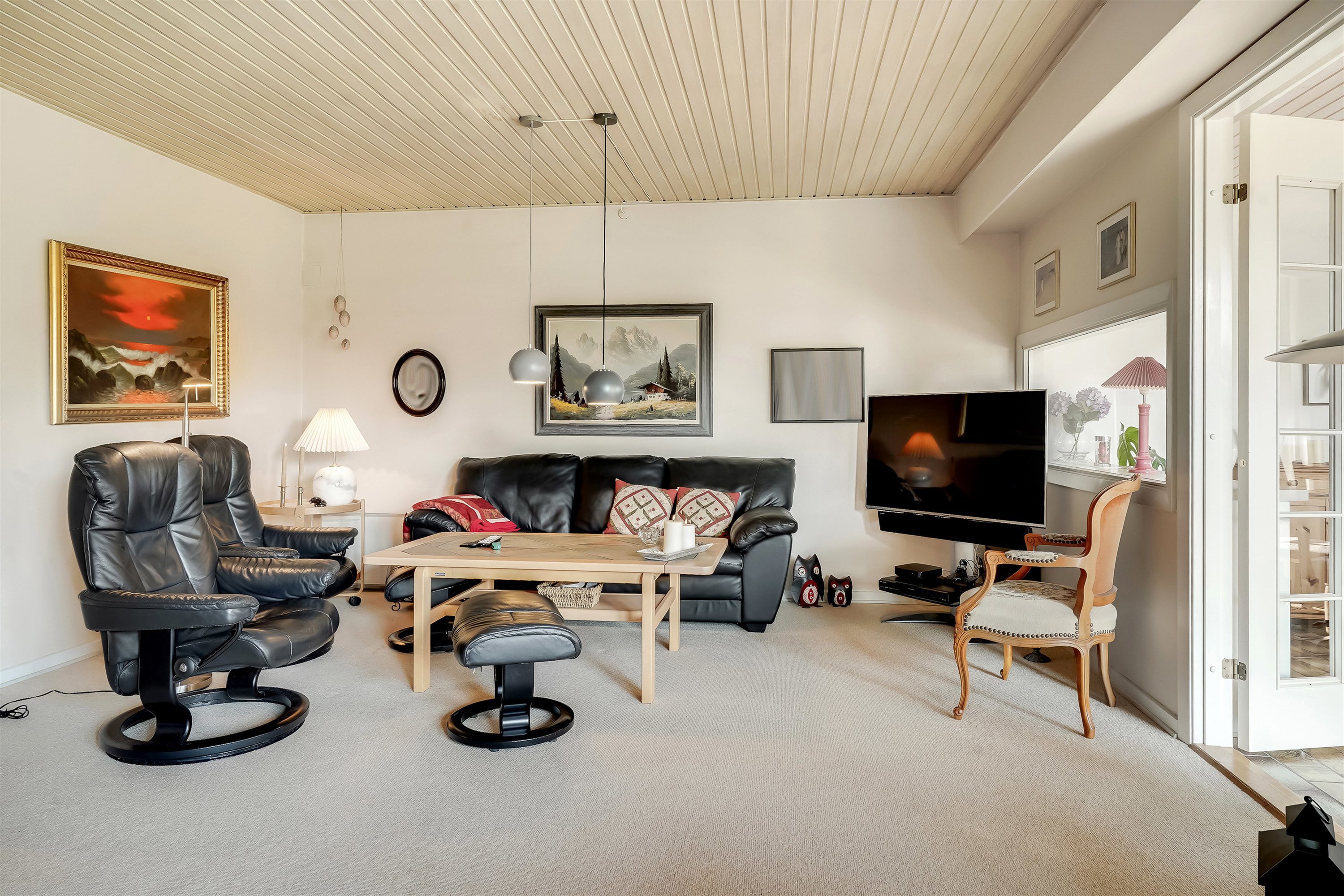 Fremhævet stue billede i fuldskærmstilstand. Billede af Hans Tausensvej 5, 6800 Varde