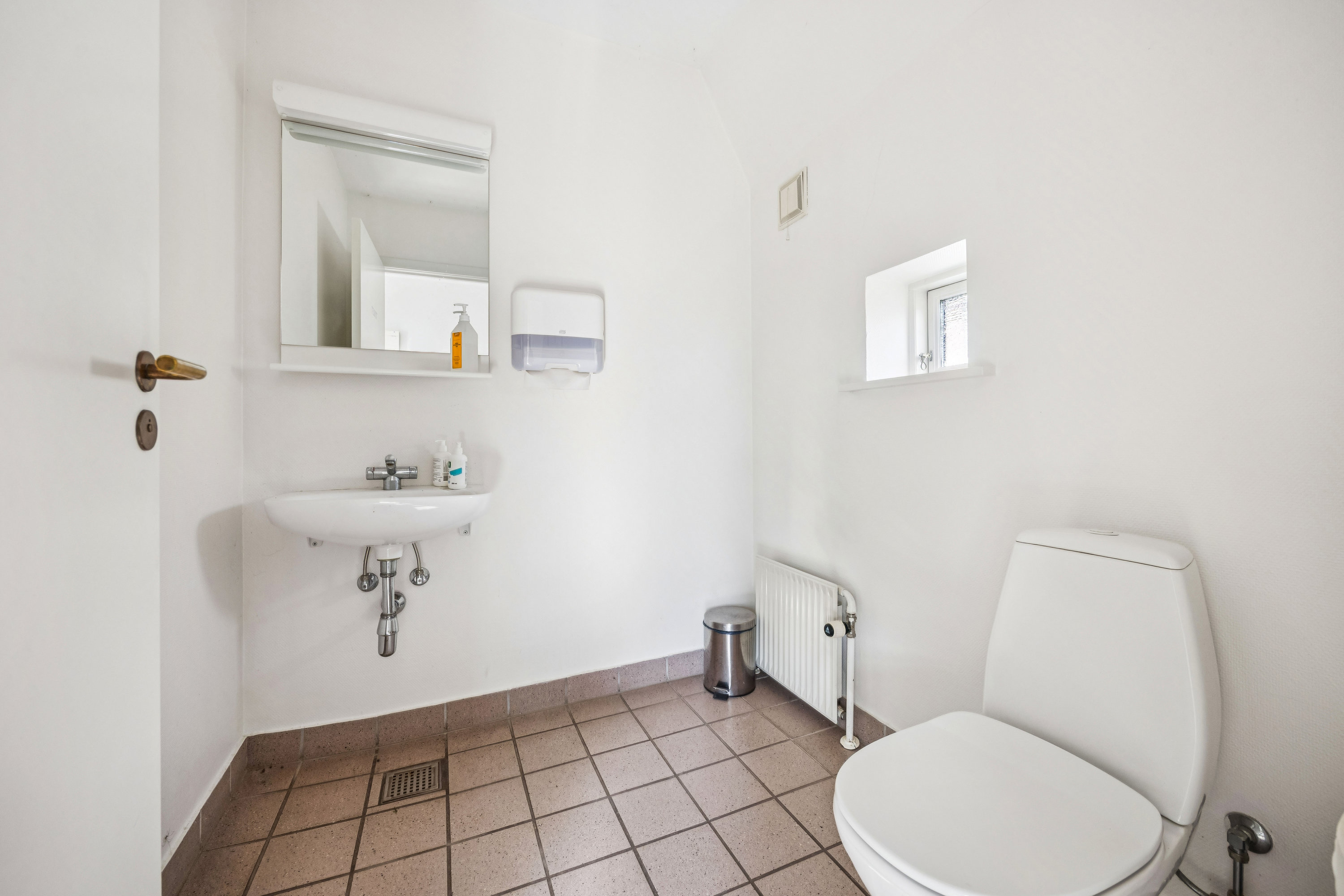 Fremhævet badeværelse billede i fuldskærmstilstand. Billede af Skelund Hovedgade 8, Skelund, 9560 Hadsund