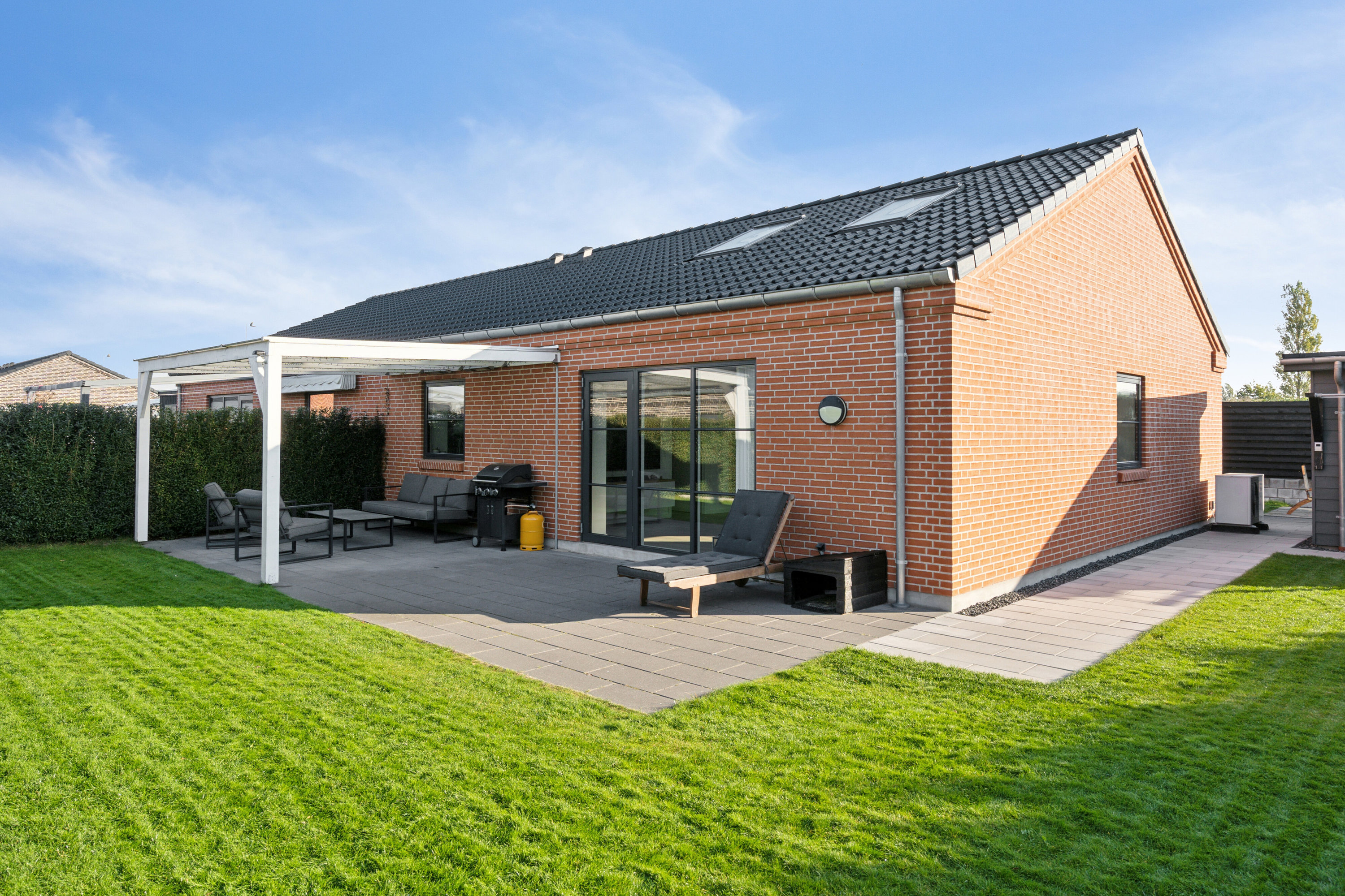 Fremhævet set fra haven billede i fuldskærmstilstand. Billede af Ahornvænget 3, Skovsø, 4200 Slagelse