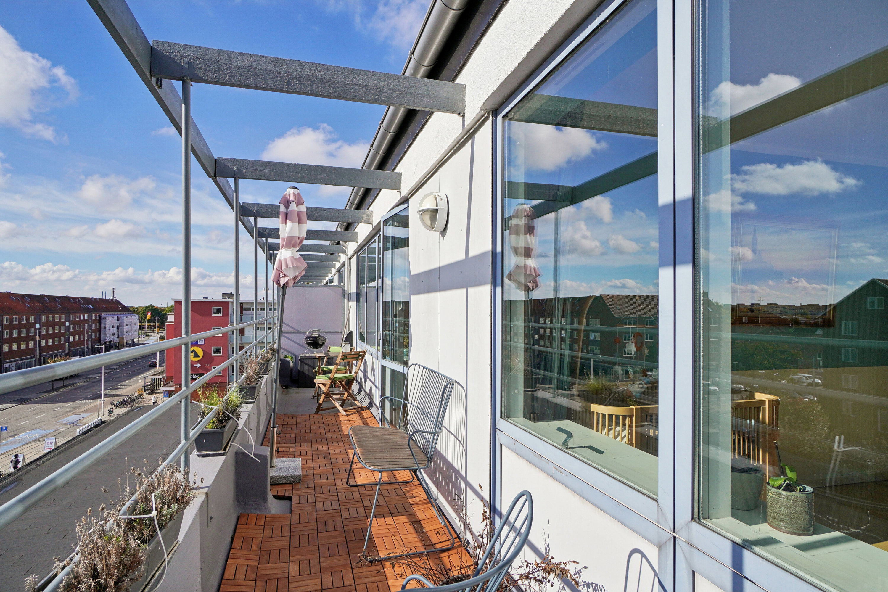 Fremhævet altan billede i fuldskærmstilstand. Billede af Hovedvejen 146, 4. b., 2600 Glostrup