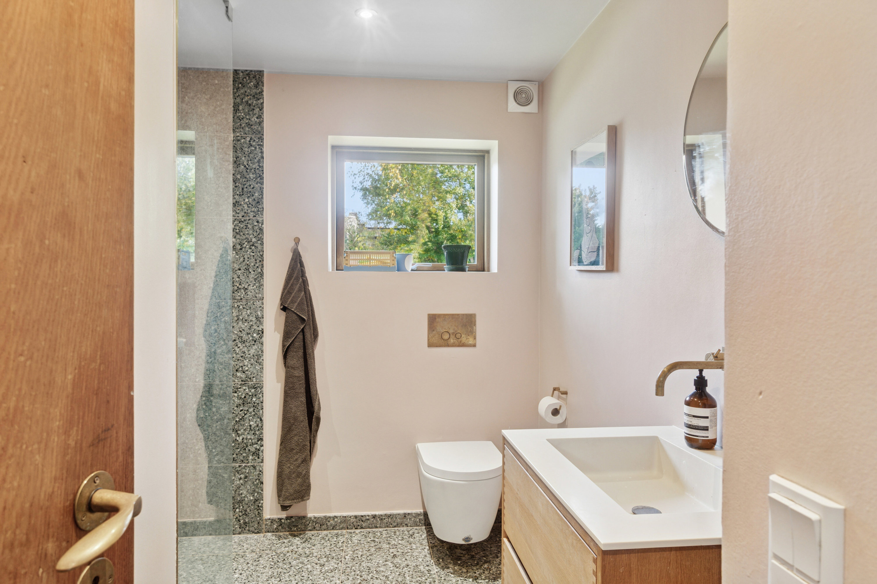 Fremhævet badeværelse billede i fuldskærmstilstand. Billede af Grumstolsvej 80, Skåde, 8270 Højbjerg