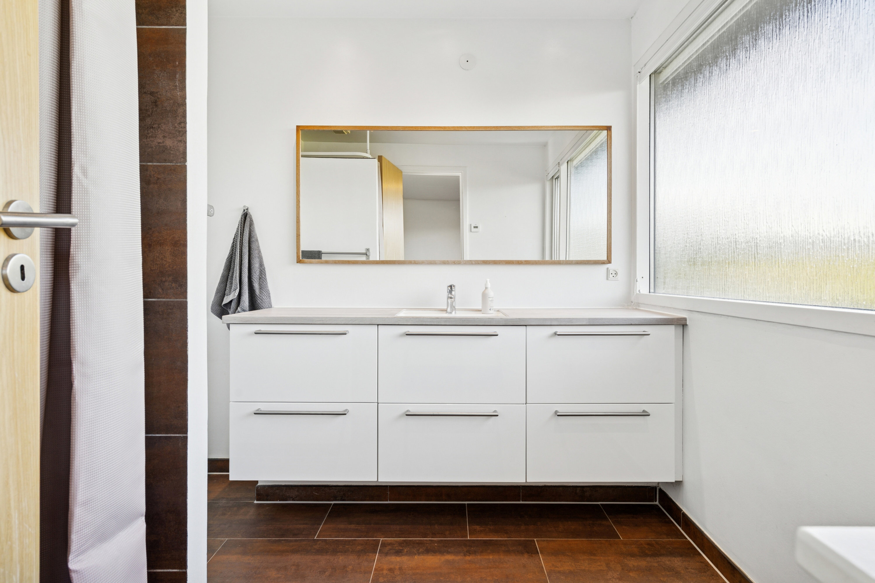 Fremhævet badeværelse billede i fuldskærmstilstand. Billede af Gøgevej 19, 4130 Viby Sjælland