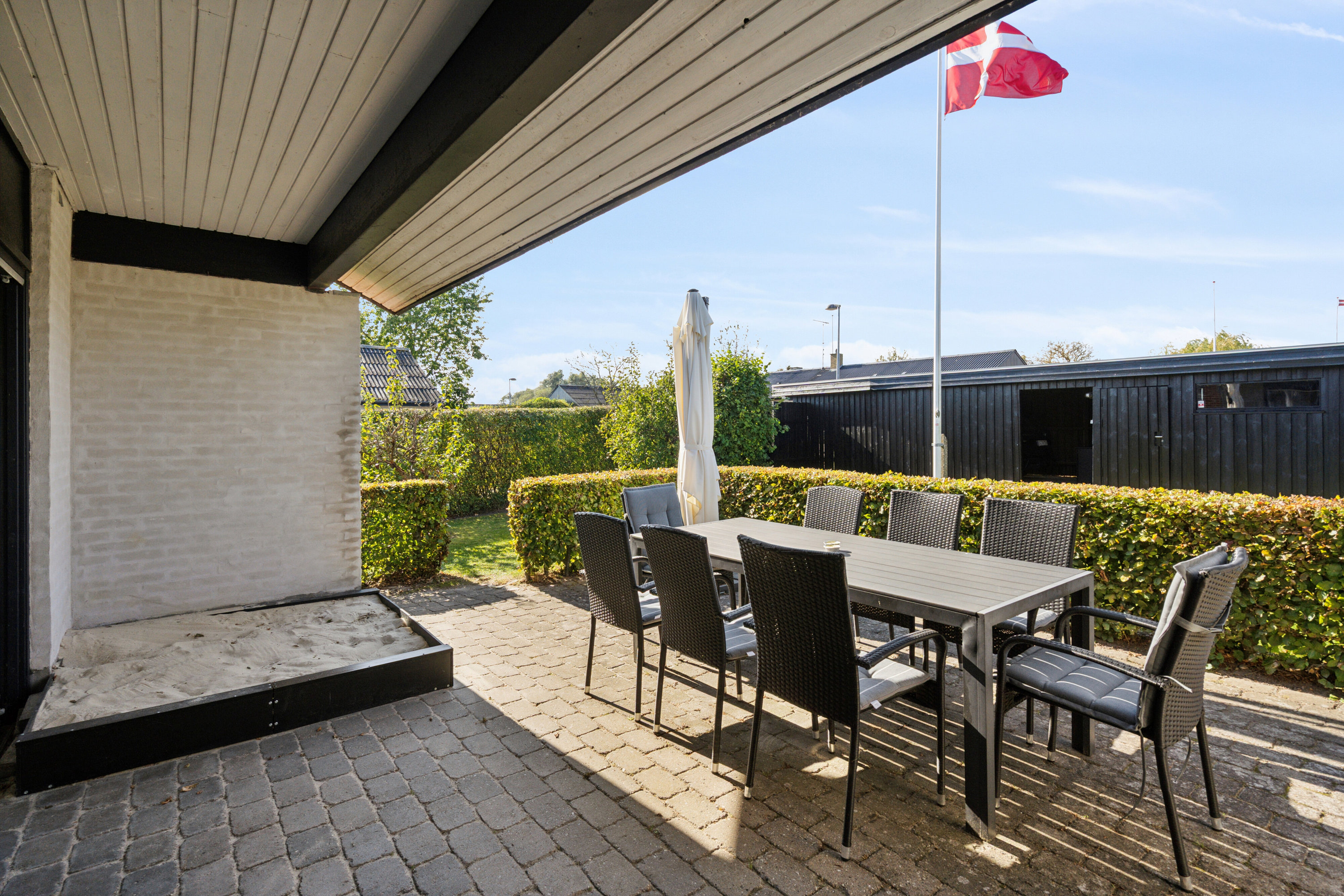 Fremhævet terrasse billede i fuldskærmstilstand. Billede af Gøgevej 19, 4130 Viby Sjælland