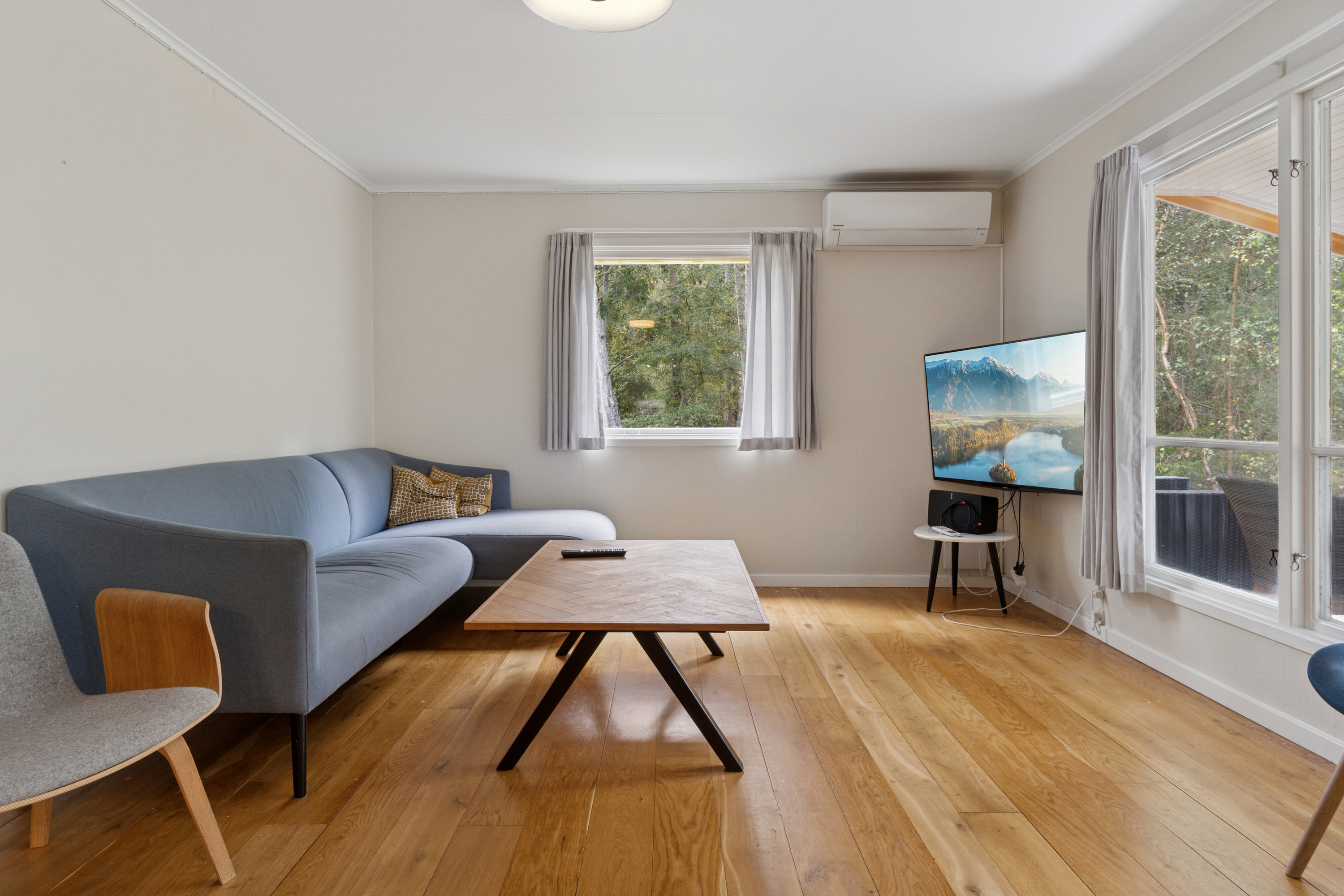 Fremhævet stue billede i fuldskærmstilstand. Billede af Pilegårdsvejen 13, Poulsker, 3730 Nexø