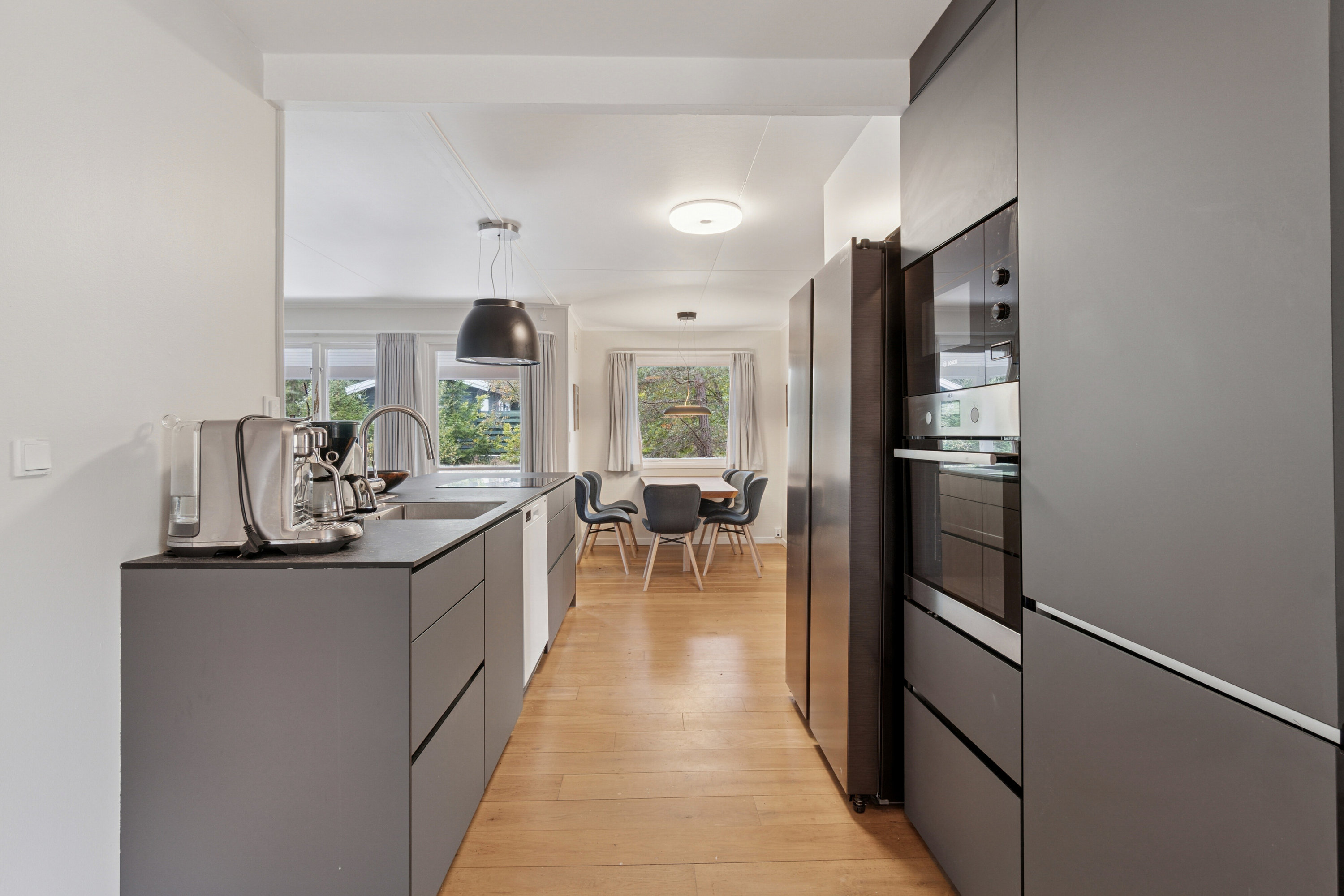 Fremhævet køkken billede i fuldskærmstilstand. Billede af Pilegårdsvejen 13, Poulsker, 3730 Nexø