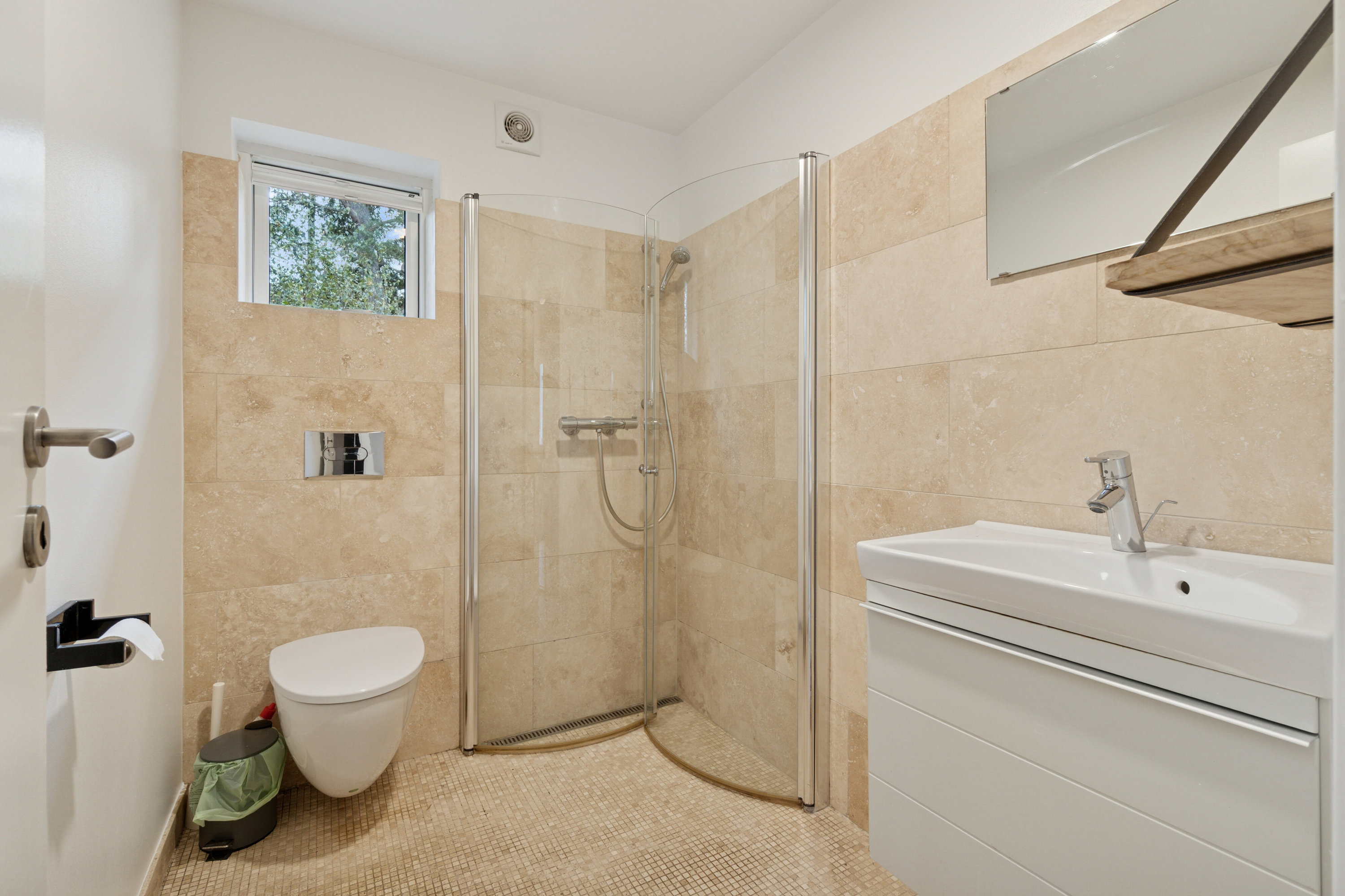 Fremhævet badeværelse billede i fuldskærmstilstand. Billede af Pilegårdsvejen 13, Poulsker, 3730 Nexø