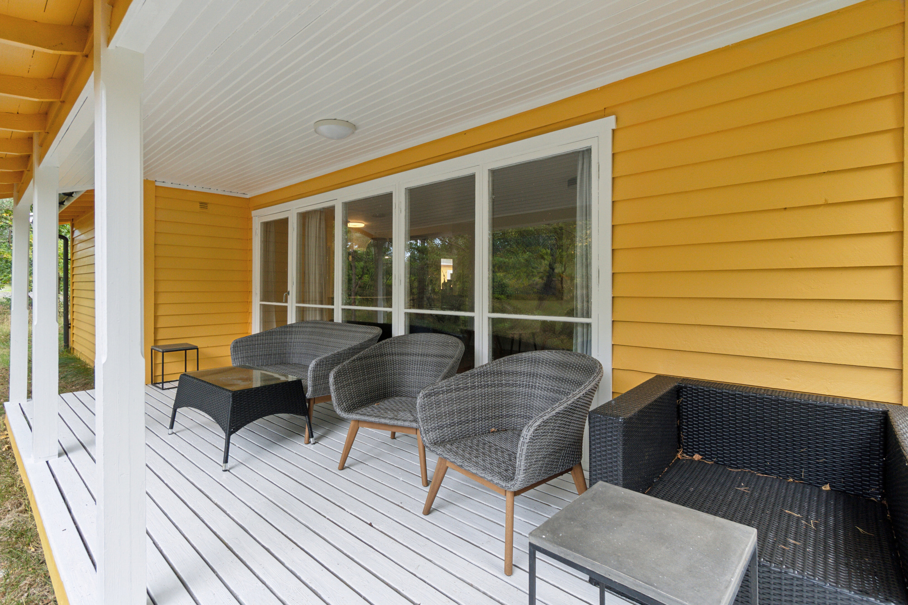 Fremhævet overdækket terrasse billede i fuldskærmstilstand. Billede af Pilegårdsvejen 13, Poulsker, 3730 Nexø