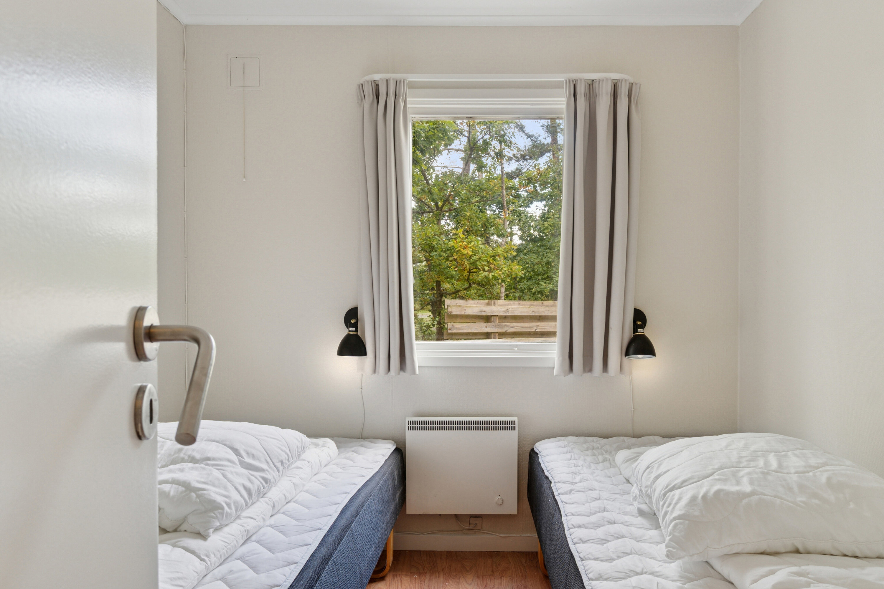 Fremhævet soveværelse billede i fuldskærmstilstand. Billede af Pilegårdsvejen 13, Poulsker, 3730 Nexø