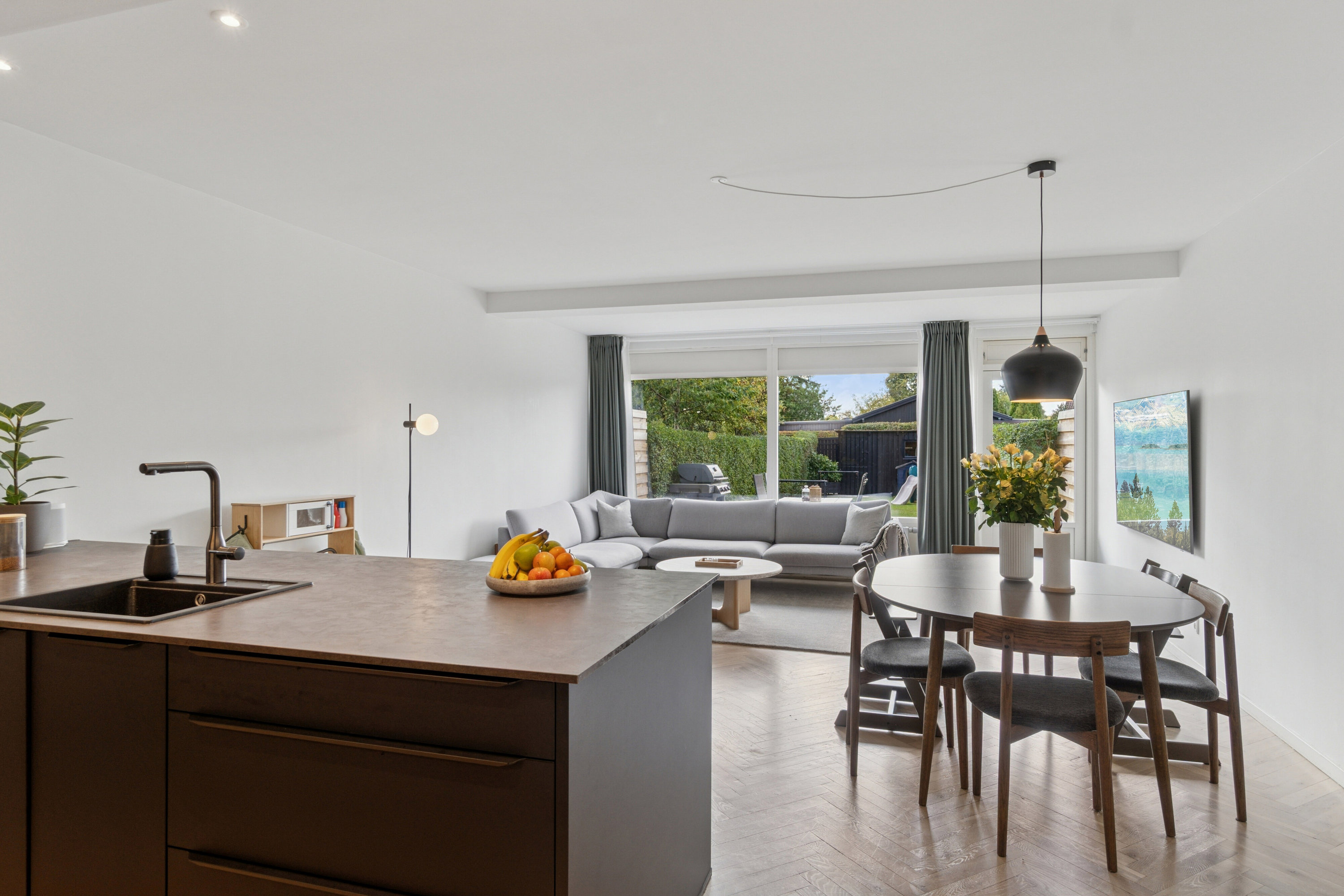 Fremhævet spisestue billede i fuldskærmstilstand. Billede af Brandholms Alle 48A, 2610 Rødovre