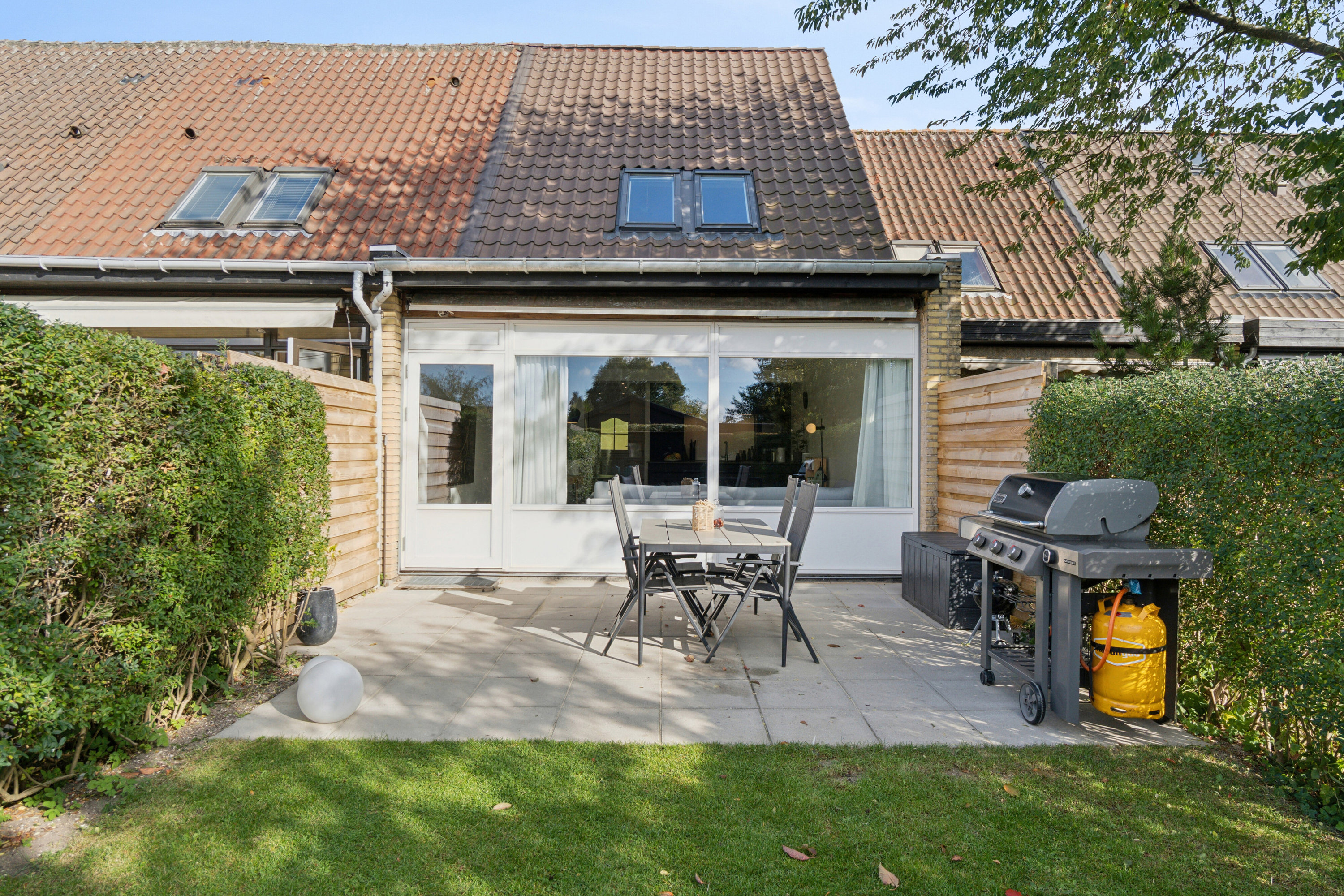 Fremhævet set fra haven billede i fuldskærmstilstand. Billede af Brandholms Alle 48A, 2610 Rødovre