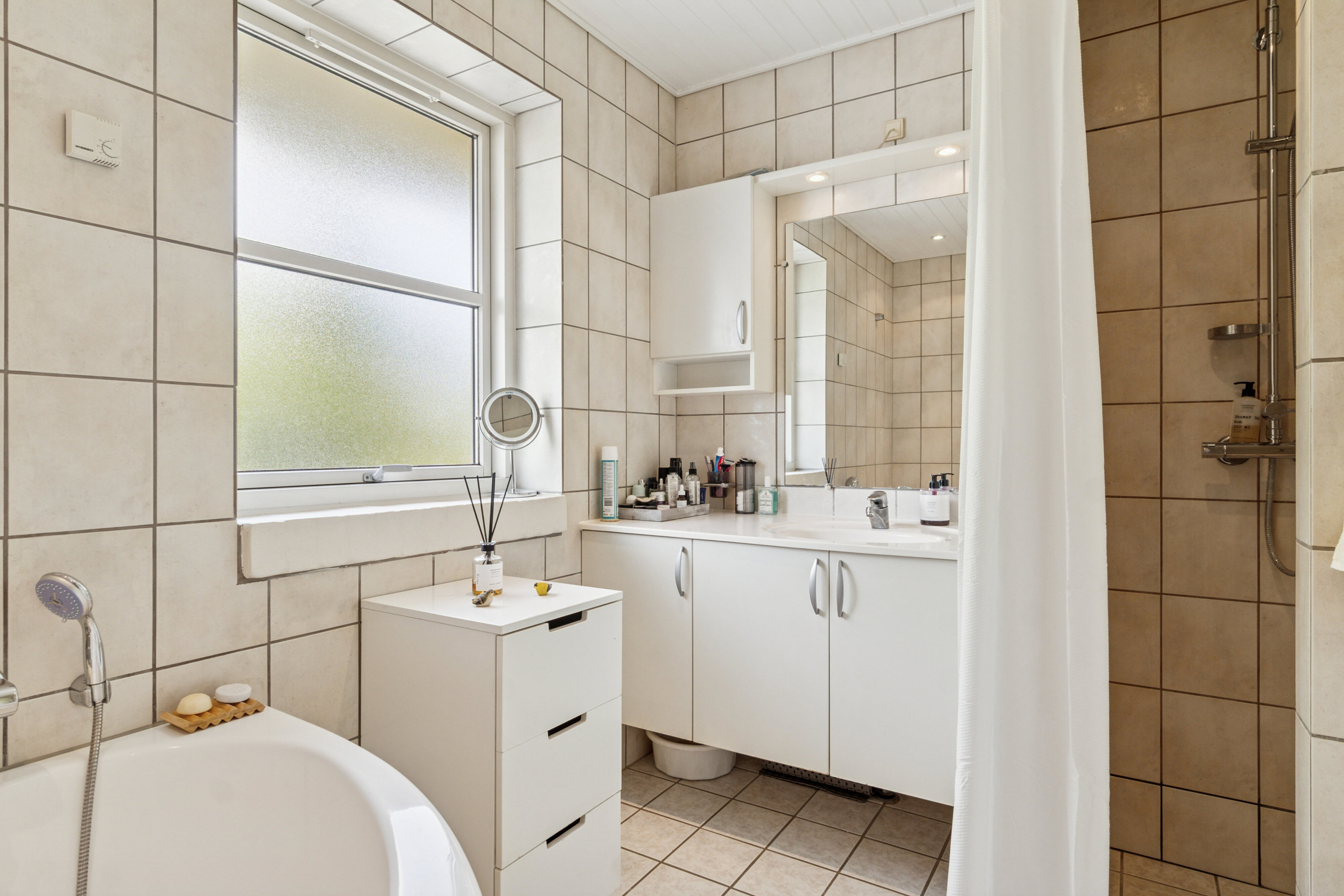 Fremhævet badeværelse billede i fuldskærmstilstand. Billede af Bjergbakkevej 168, 2600 Glostrup