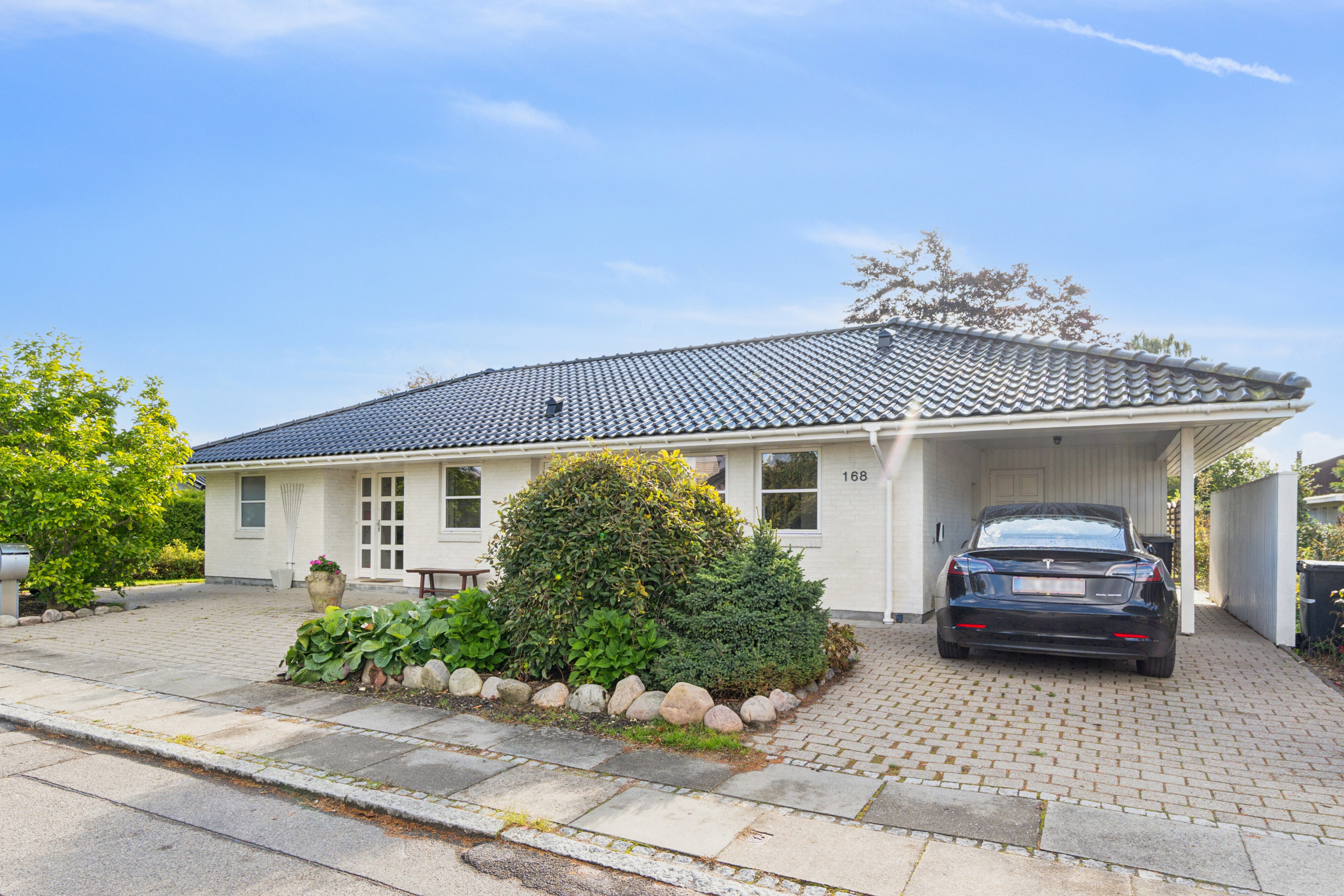 Fremhævet set fra vejen billede i fuldskærmstilstand. Billede af Bjergbakkevej 168, 2600 Glostrup