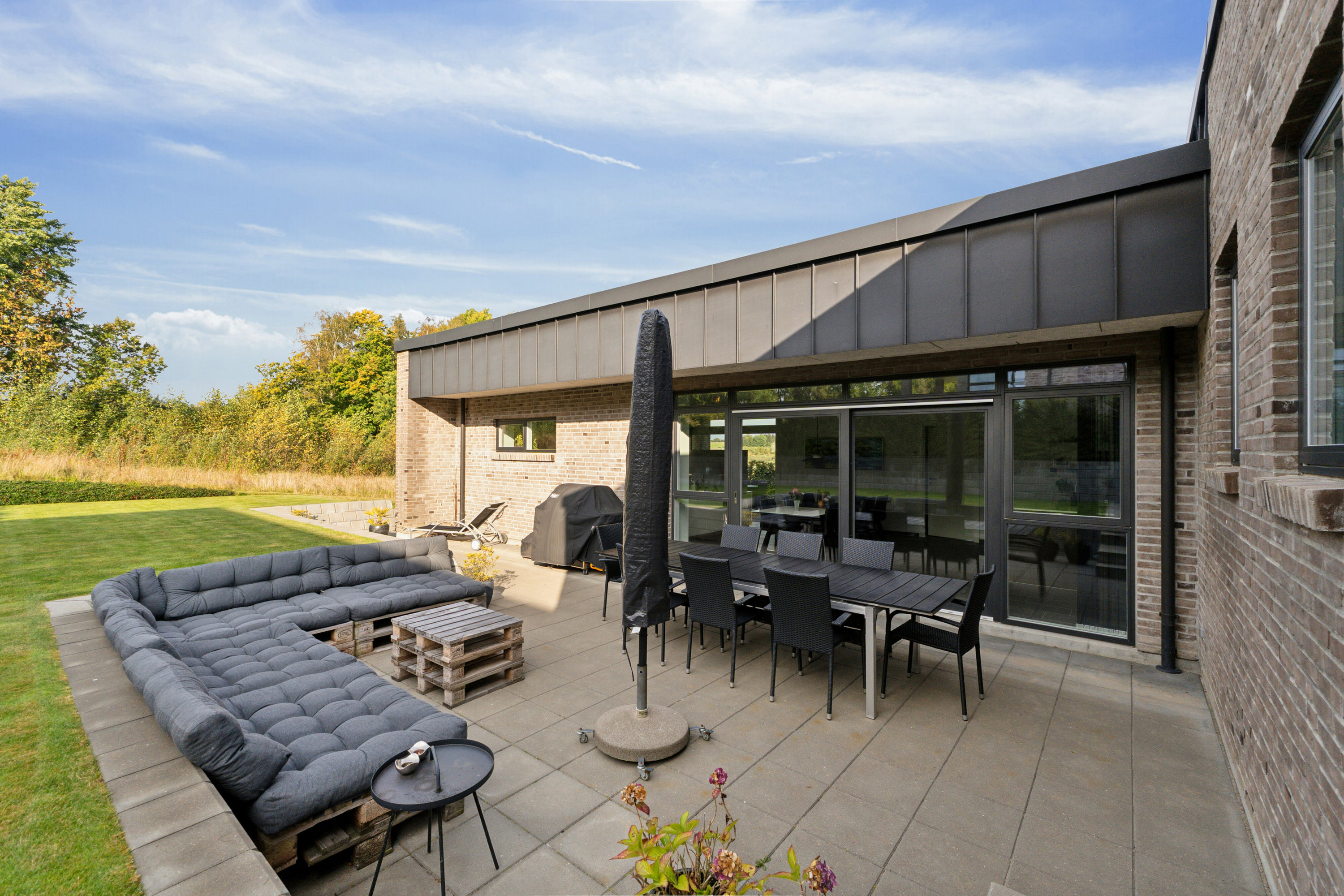 Fremhævet overdækket terrasse billede i fuldskærmstilstand. Billede af Gubsøhøjen 15, 8600 Silkeborg