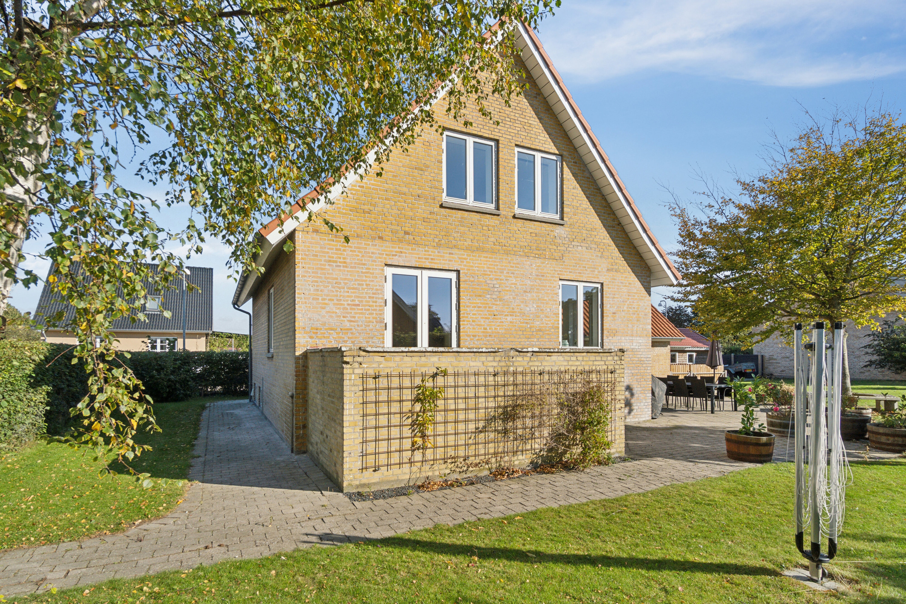 Fremhævet set fra haven billede i fuldskærmstilstand. Billede af Toftevej 6, 4270 Høng
