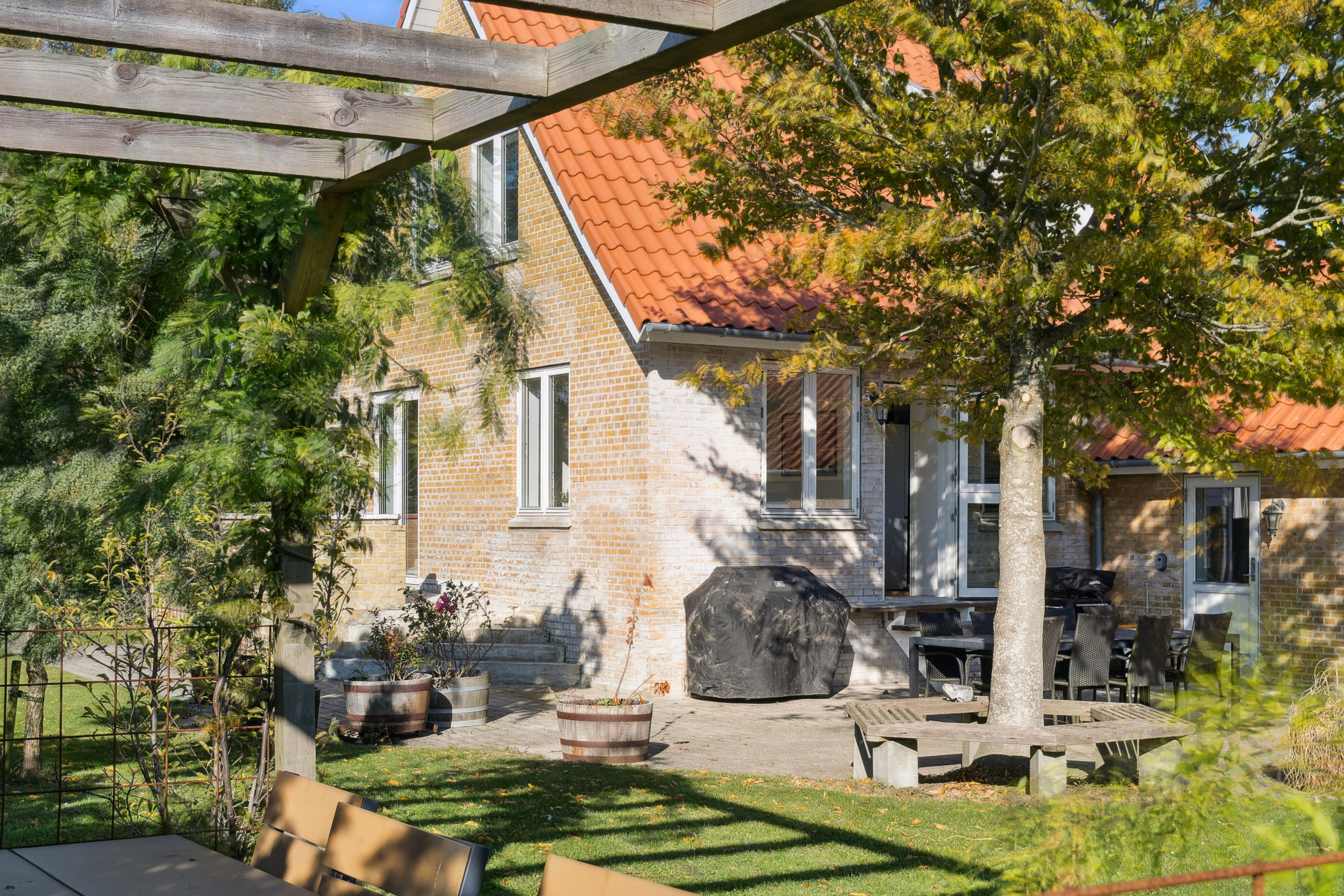 Fremhævet set fra haven billede i fuldskærmstilstand. Billede af Toftevej 6, 4270 Høng