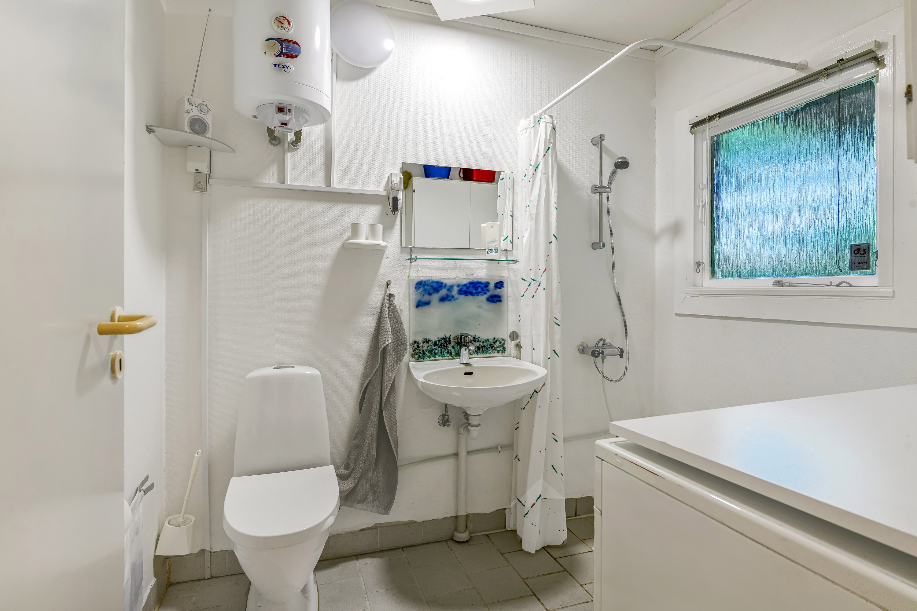 Fremhævet badeværelse billede i fuldskærmstilstand. Billede af Nøddehaven 36, Jegum, 6840 Oksbøl