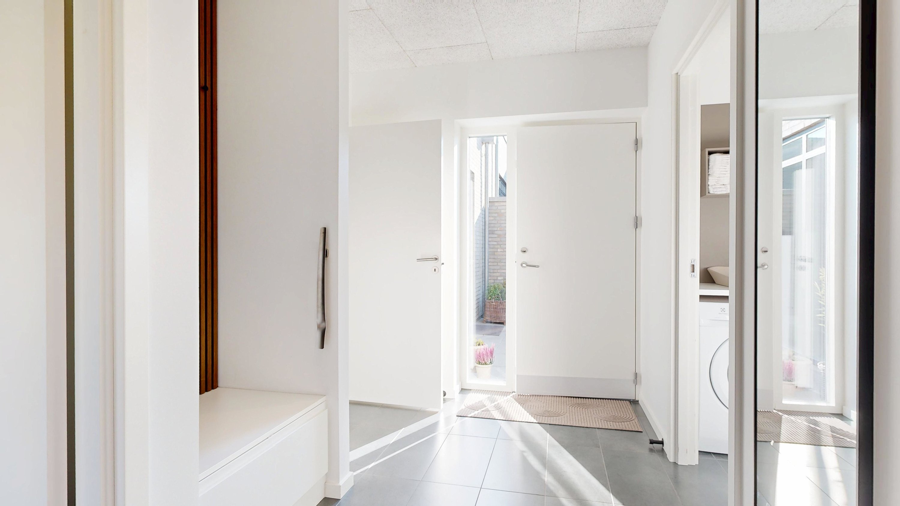 Fremhævet entré billede i fuldskærmstilstand. Billede af Safranvej 21, 8600 Silkeborg