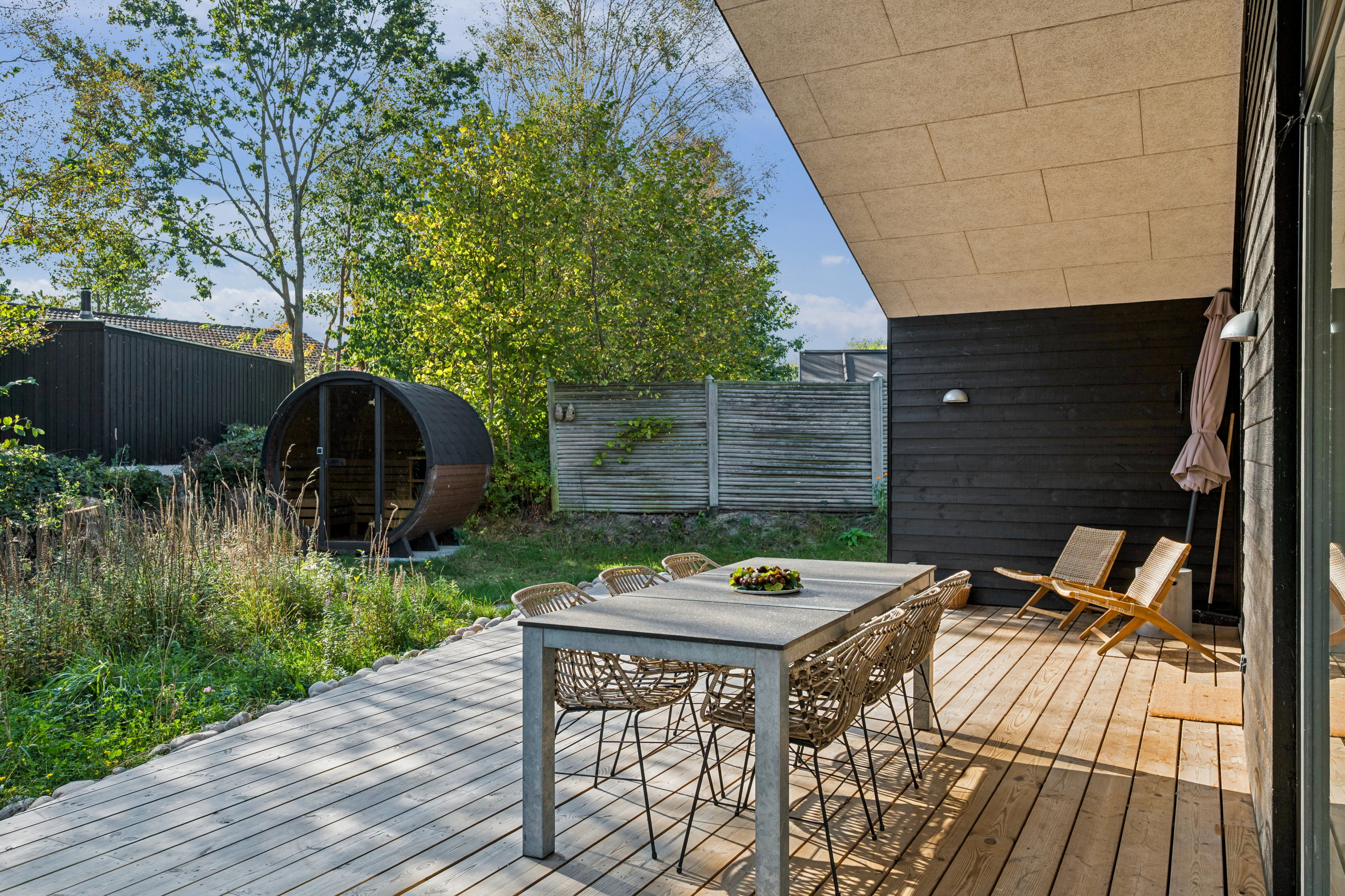 Fremhævet terrasse billede i fuldskærmstilstand. Billede af Metholmvej 26, Begtrup Vig, 8420 Knebel