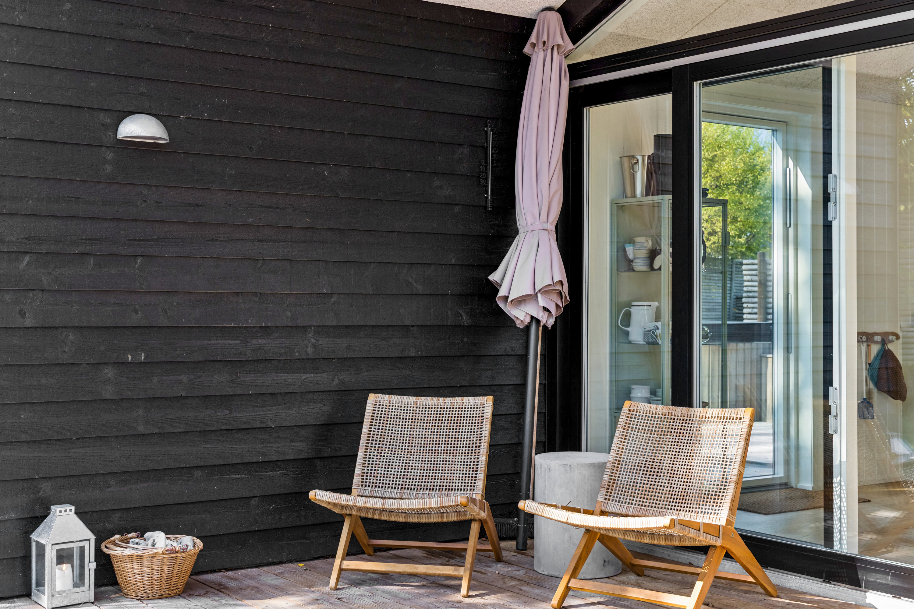 Fremhævet terrasse billede i fuldskærmstilstand. Billede af Metholmvej 26, Begtrup Vig, 8420 Knebel