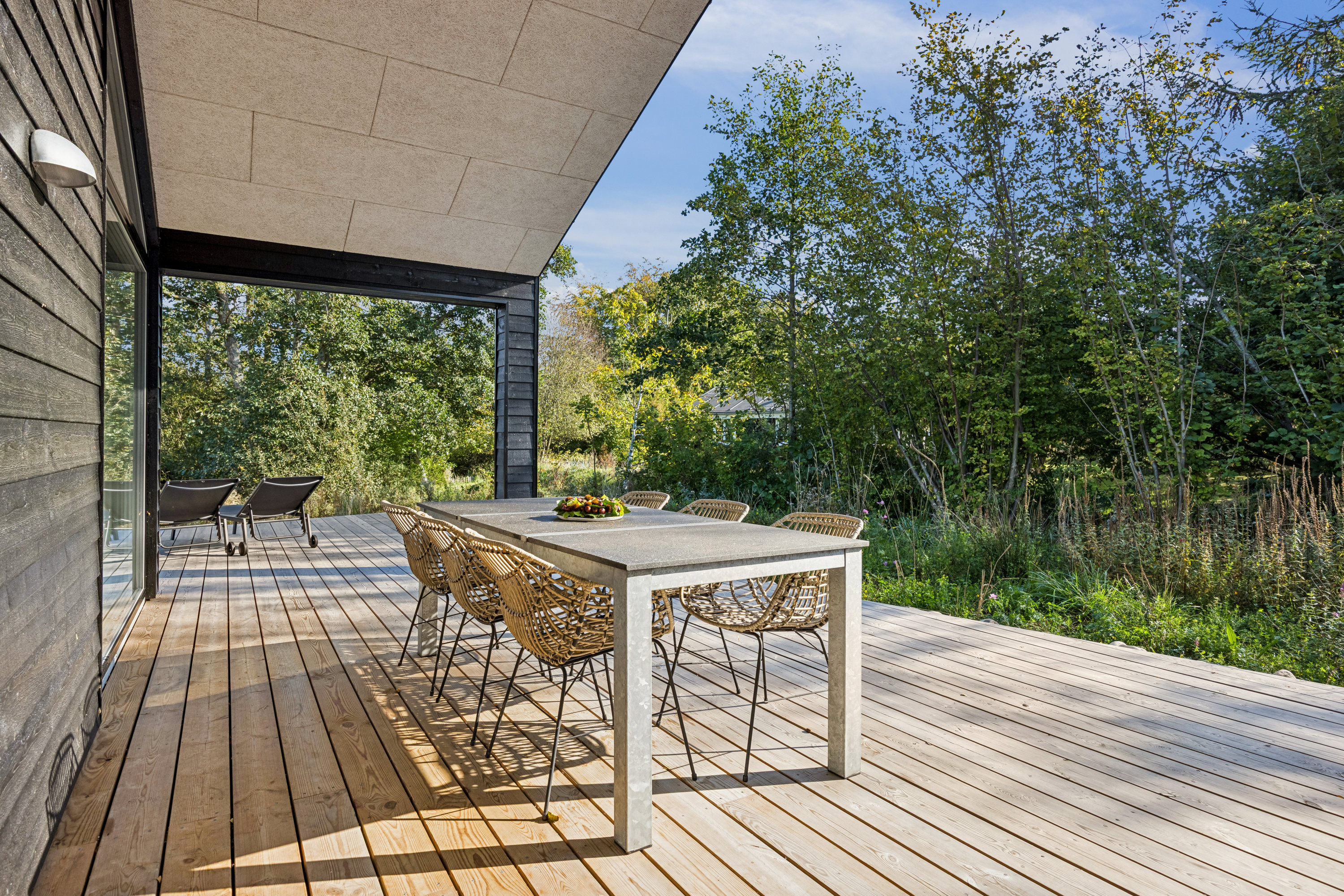 Fremhævet terrasse billede i fuldskærmstilstand. Billede af Metholmvej 26, Begtrup Vig, 8420 Knebel