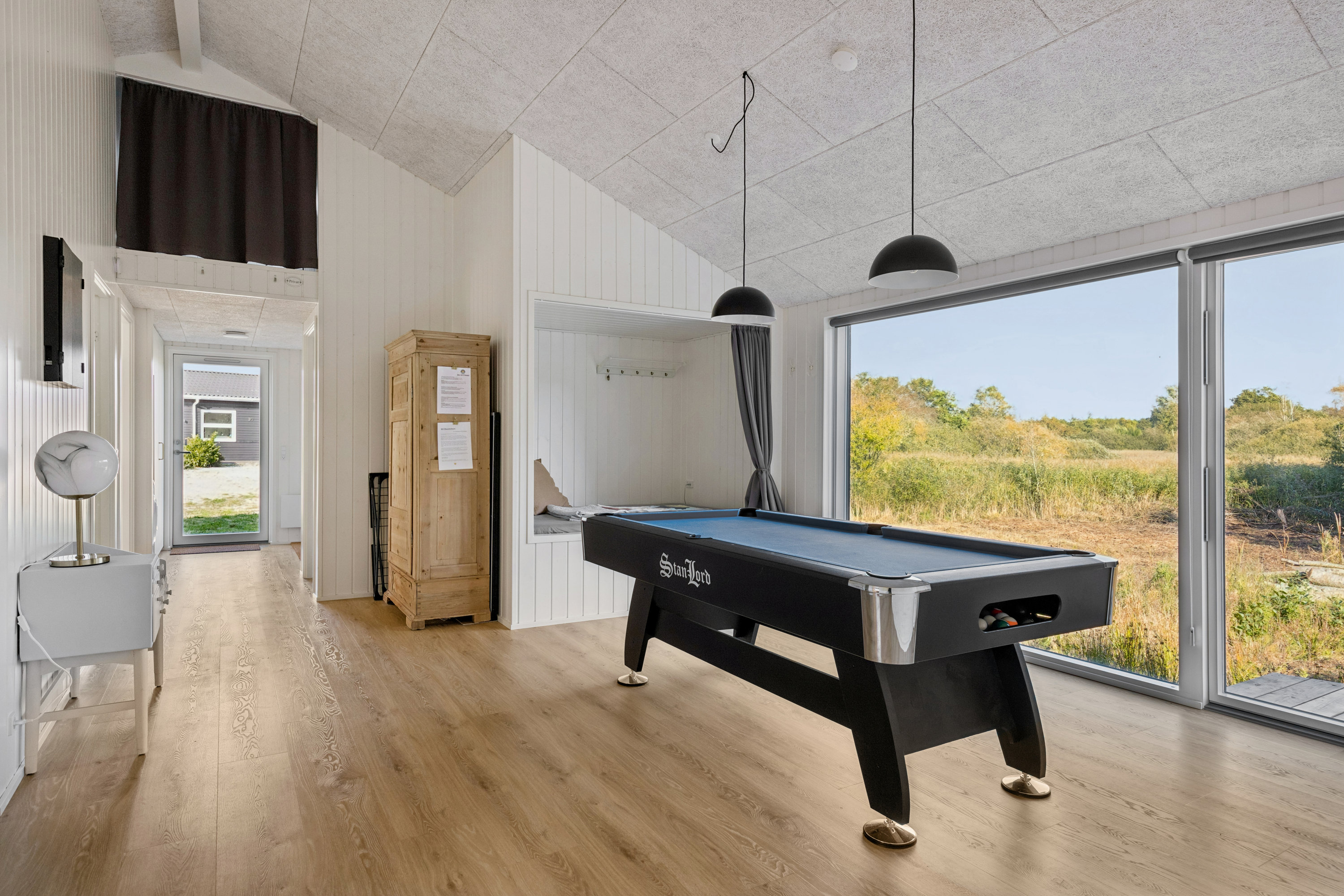 Fremhævet stue billede i fuldskærmstilstand. Billede af Metholmvej 26, Begtrup Vig, 8420 Knebel