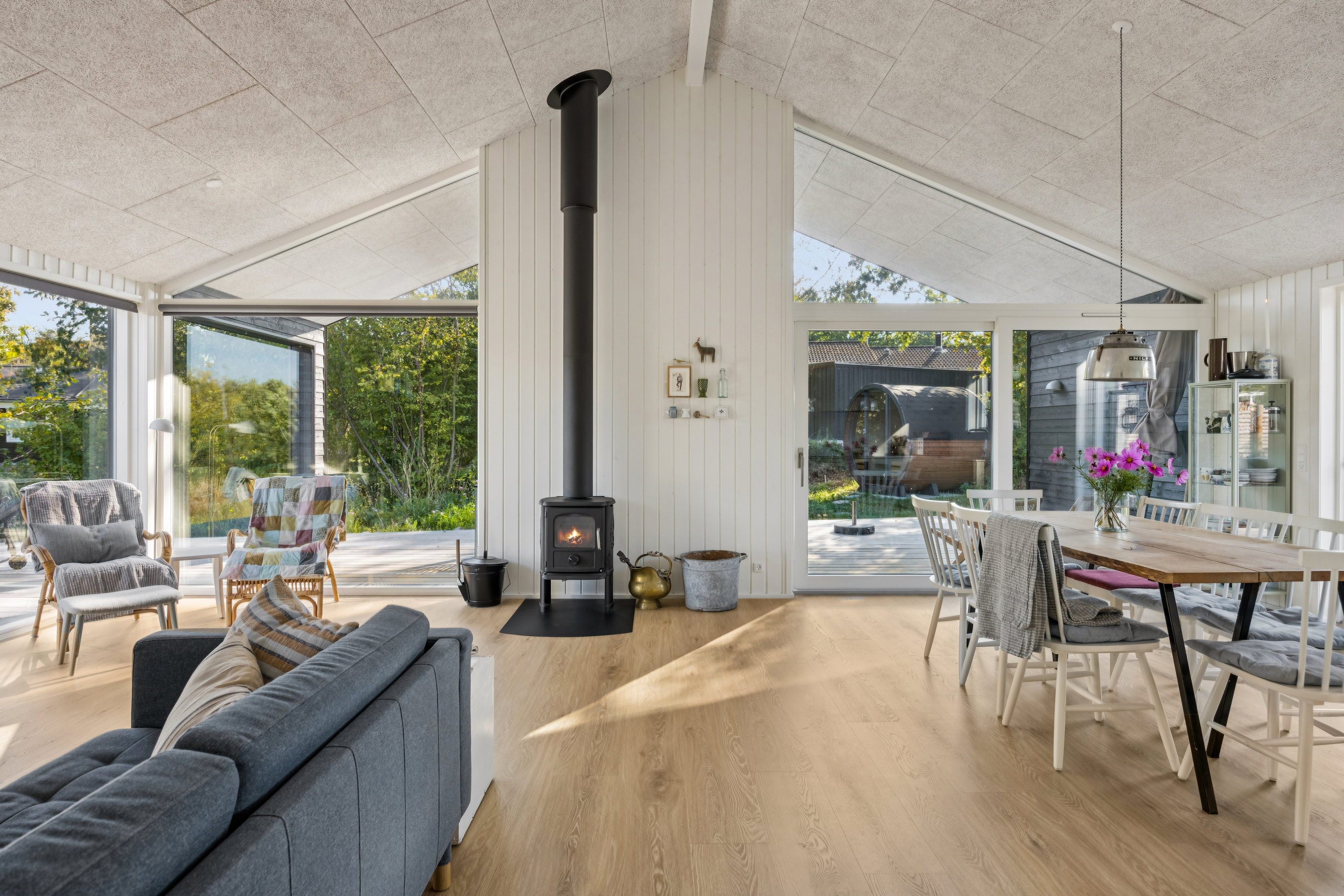 Fremhævet stue billede i fuldskærmstilstand. Billede af Metholmvej 26, Begtrup Vig, 8420 Knebel