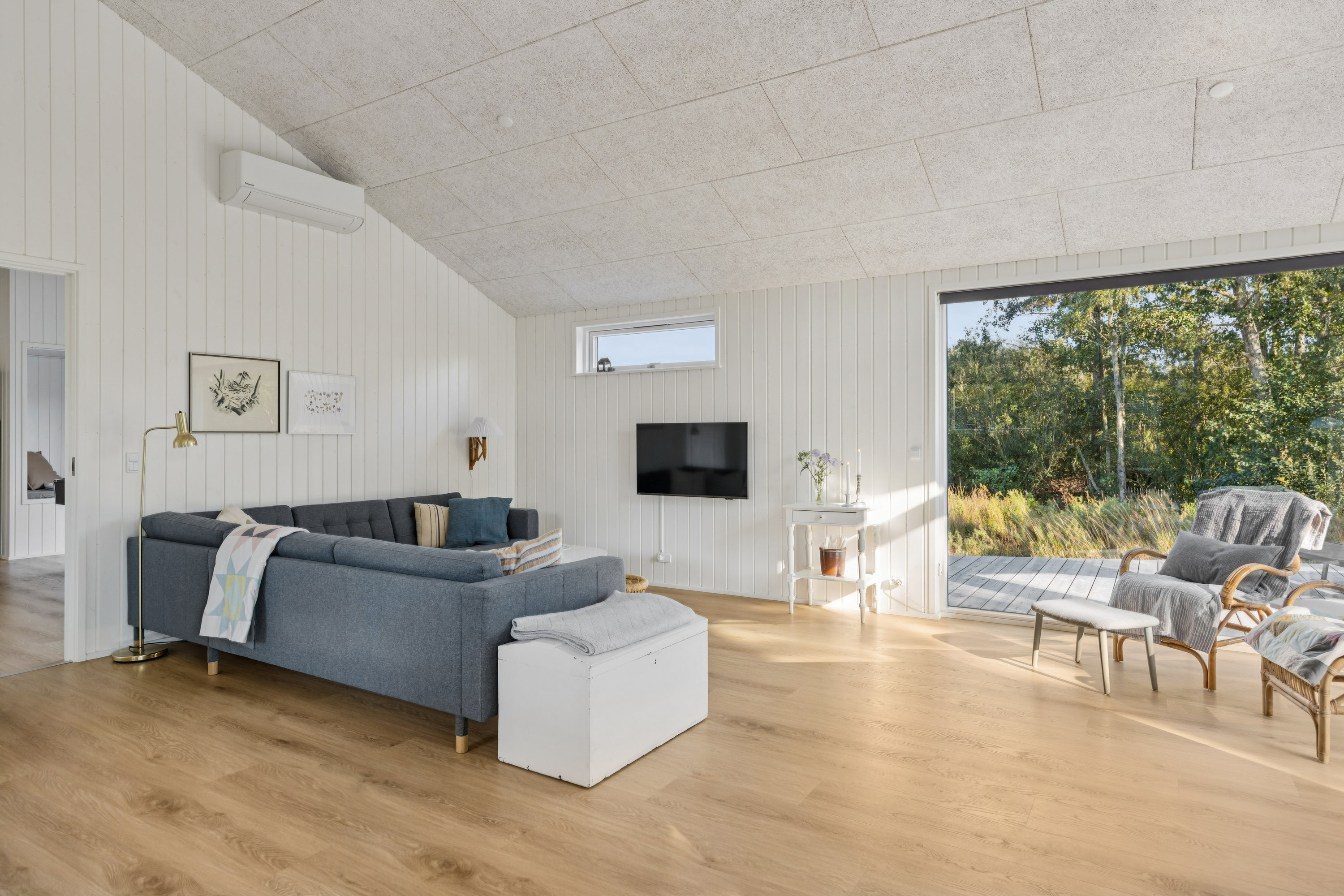 Fremhævet stue billede i fuldskærmstilstand. Billede af Metholmvej 26, Begtrup Vig, 8420 Knebel