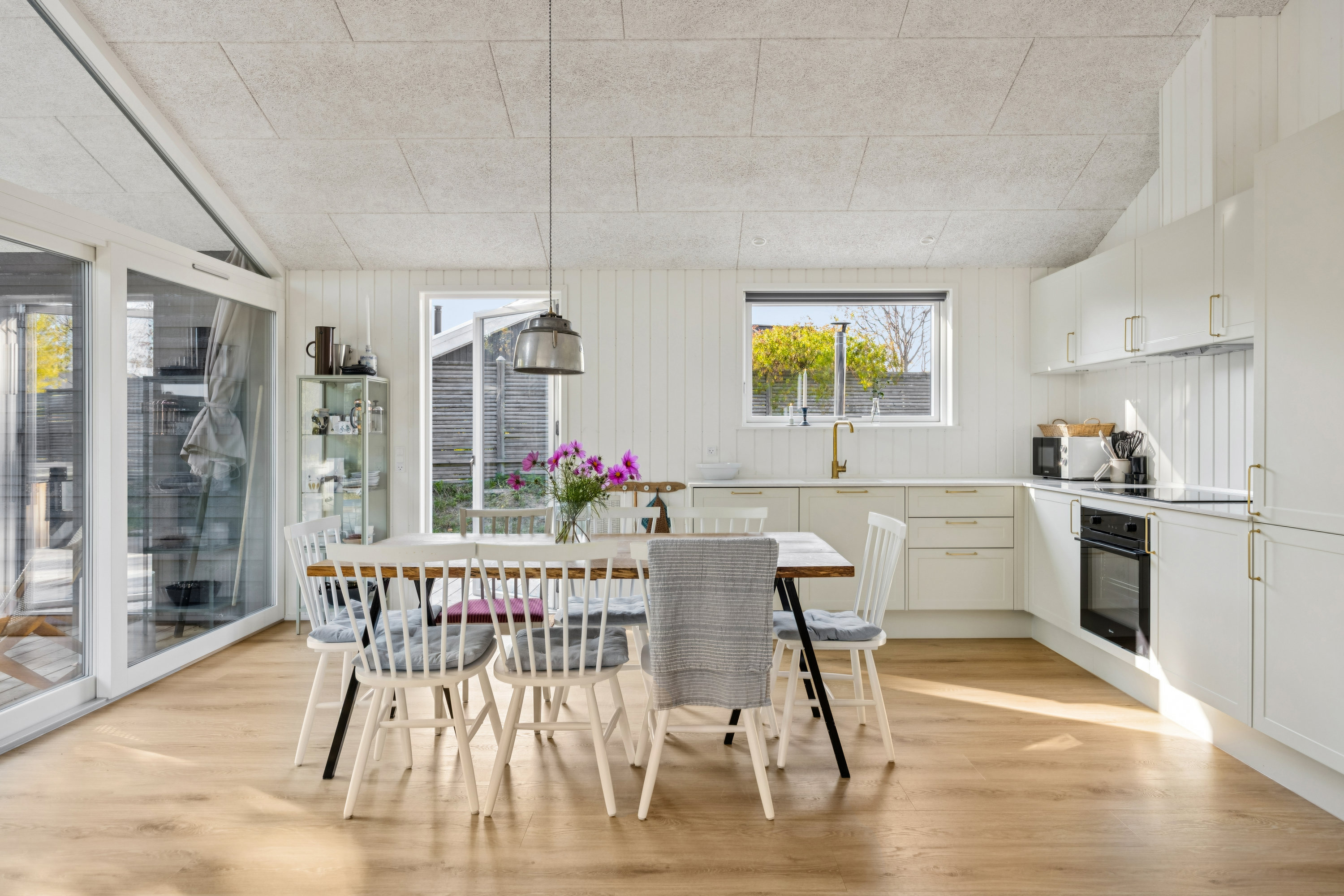 Fremhævet køkken billede i fuldskærmstilstand. Billede af Metholmvej 26, Begtrup Vig, 8420 Knebel