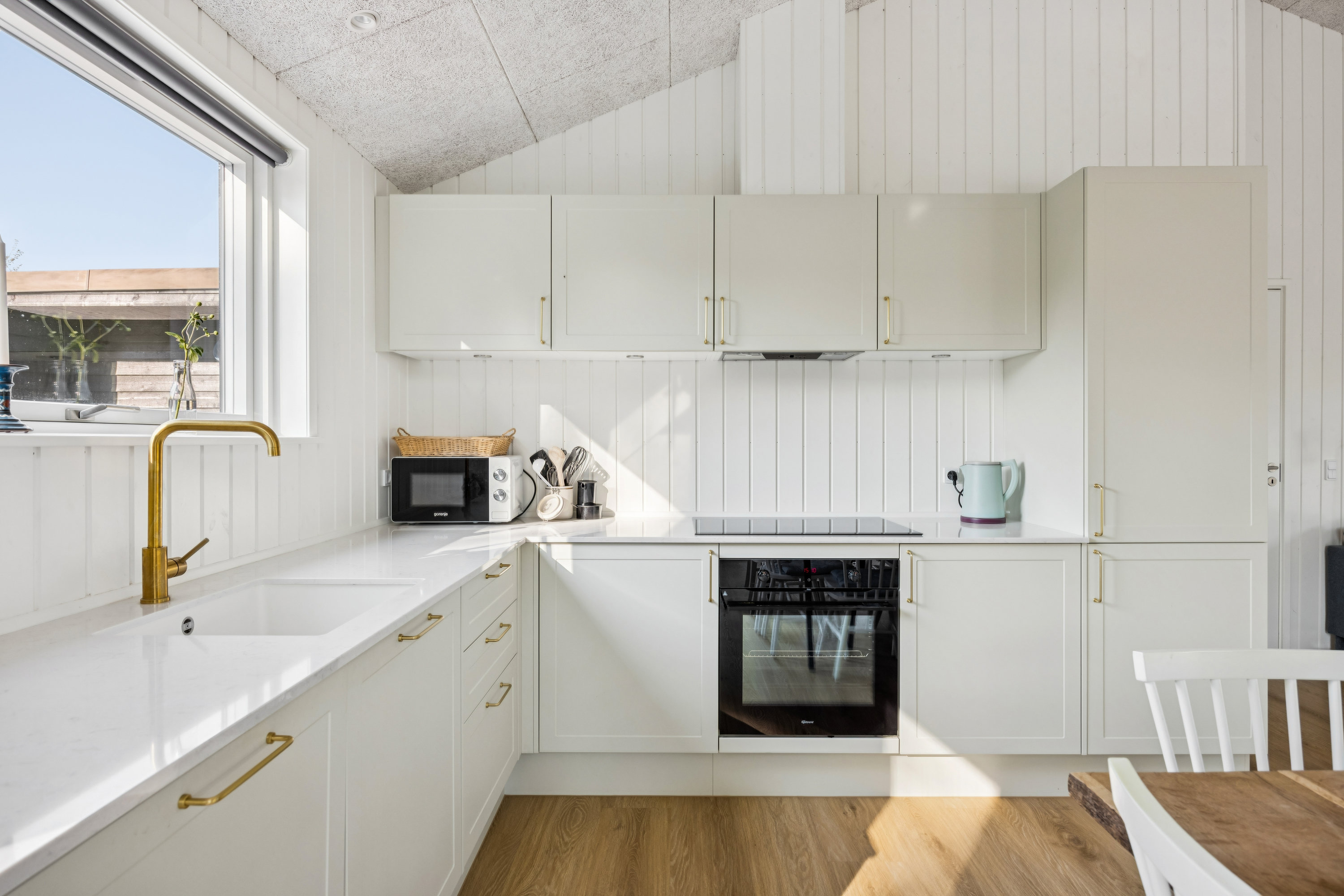 Fremhævet køkken billede i fuldskærmstilstand. Billede af Metholmvej 26, Begtrup Vig, 8420 Knebel