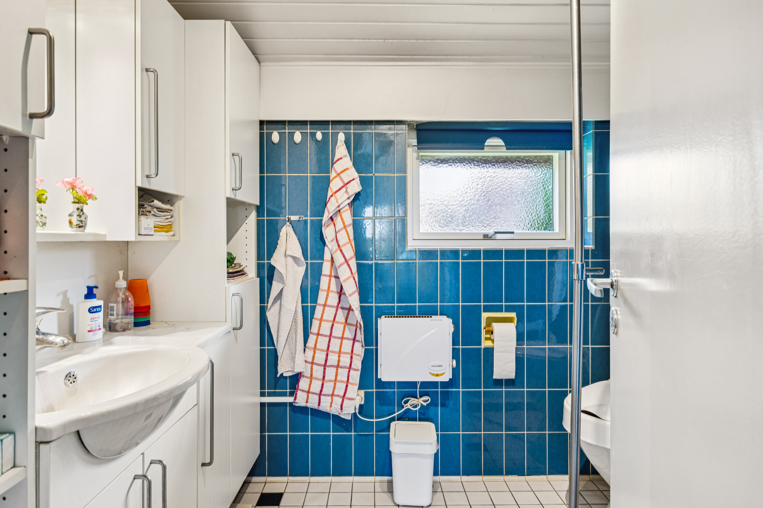 Fremhævet badeværelse billede i fuldskærmstilstand. Billede af Skolebakken 4, Vrinners, 8420 Knebel