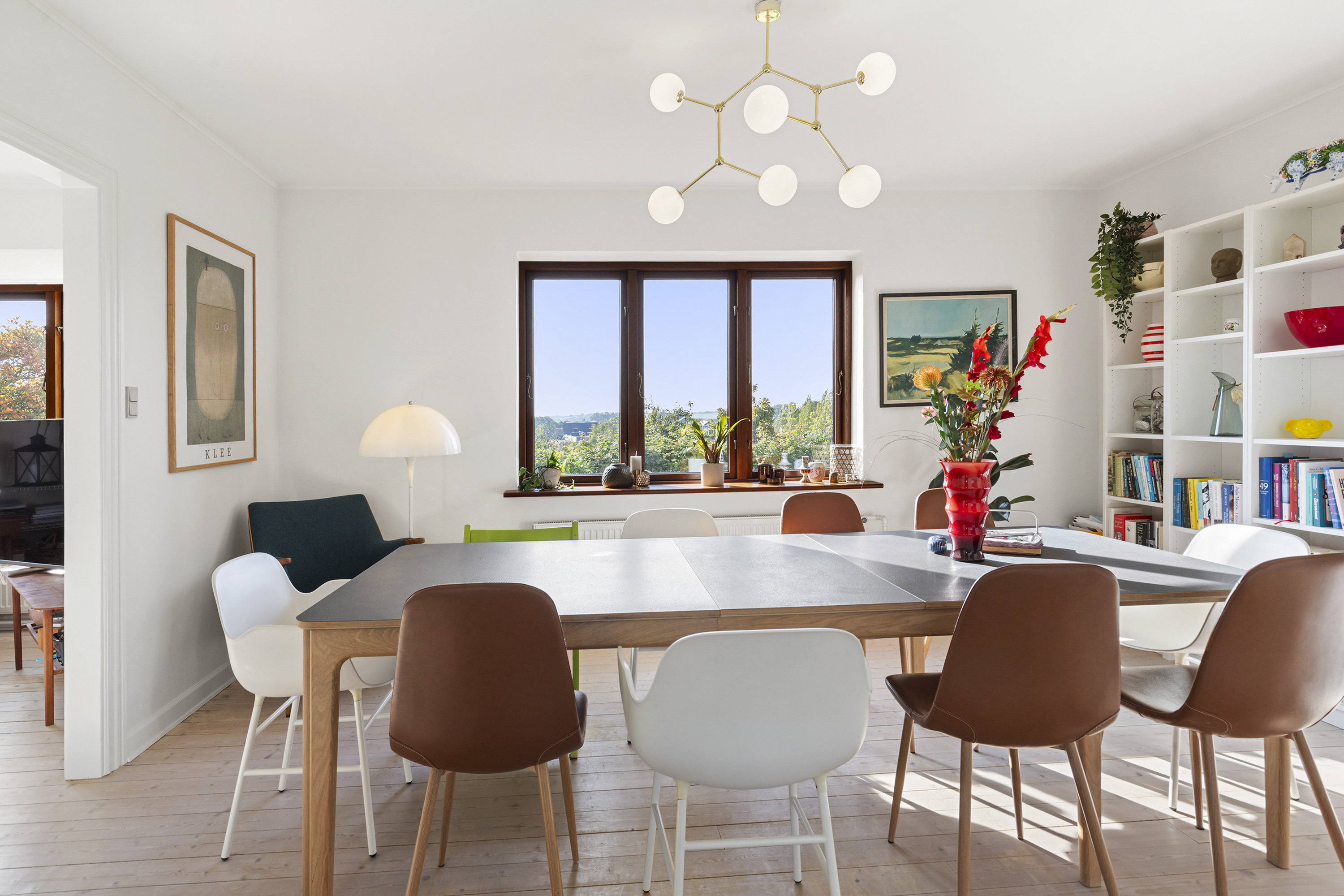 Fremhævet stue billede i fuldskærmstilstand. Billede af Grønnevej 22, 9600 Aars