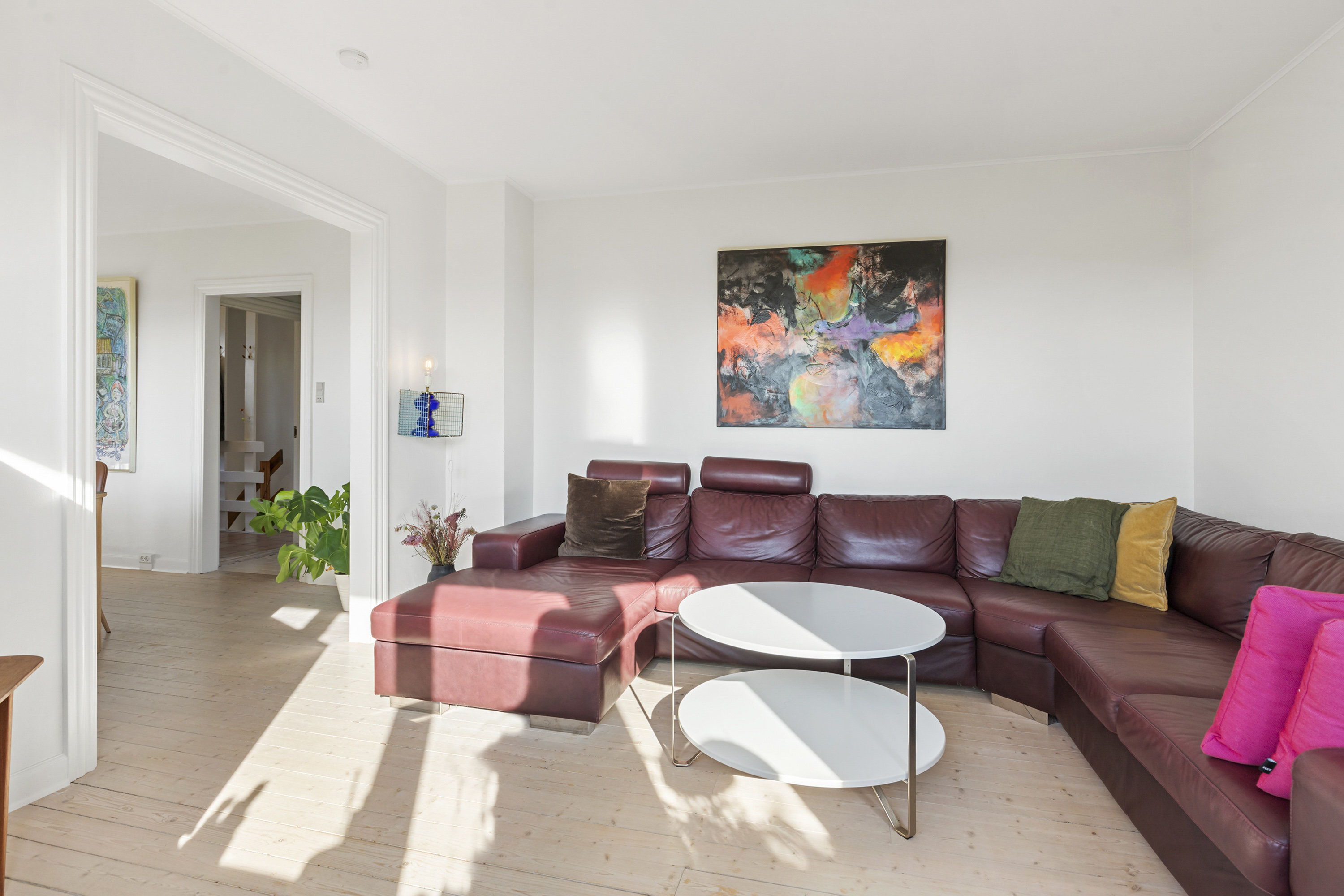 Fremhævet stue billede i fuldskærmstilstand. Billede af Grønnevej 22, 9600 Aars