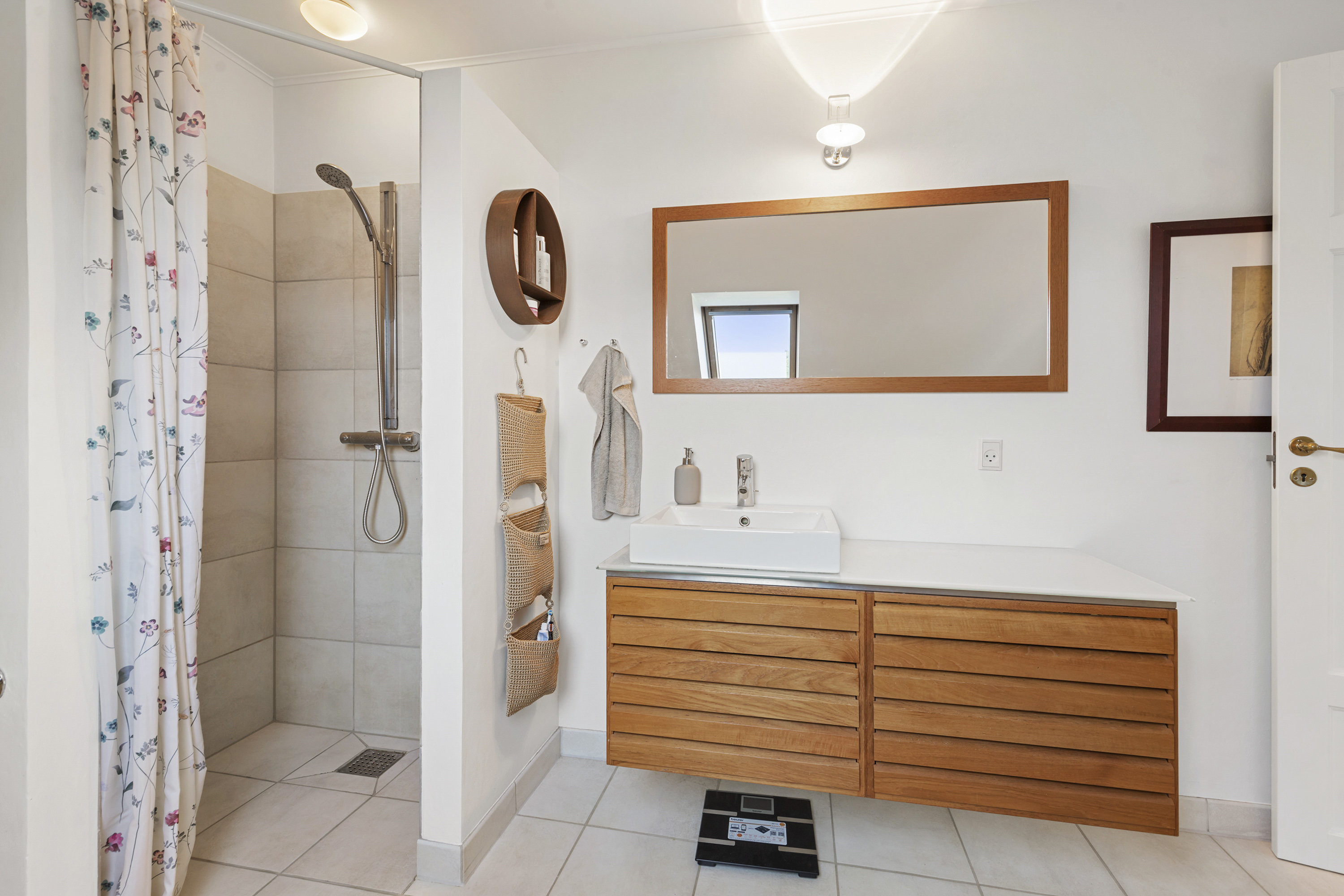 Fremhævet badeværelse billede i fuldskærmstilstand. Billede af Grønnevej 22, 9600 Aars