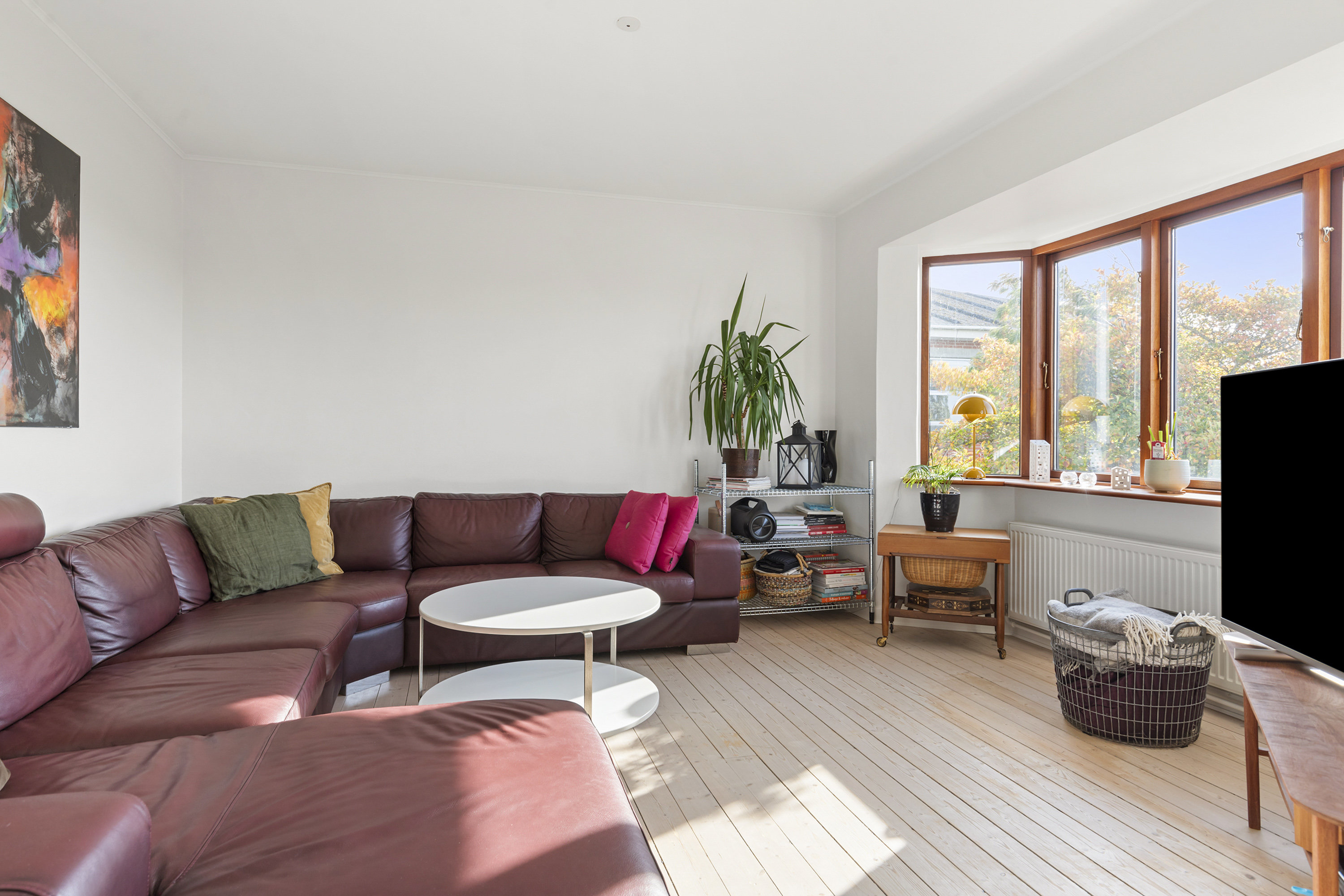 Fremhævet stue billede i fuldskærmstilstand. Billede af Grønnevej 22, 9600 Aars