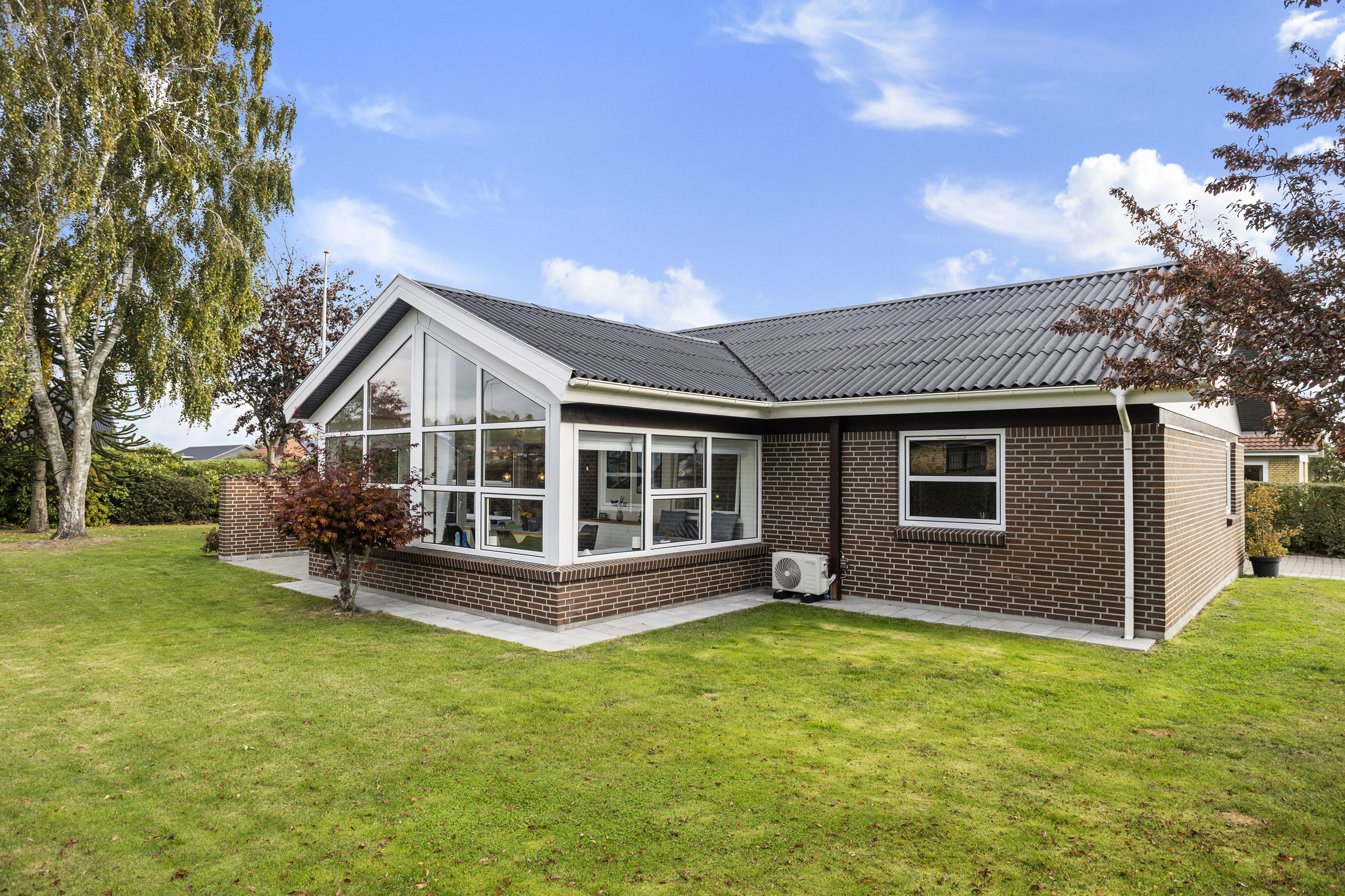 Fremhævet facade billede i fuldskærmstilstand. Billede af Karetmagervej 1, 9300 Sæby