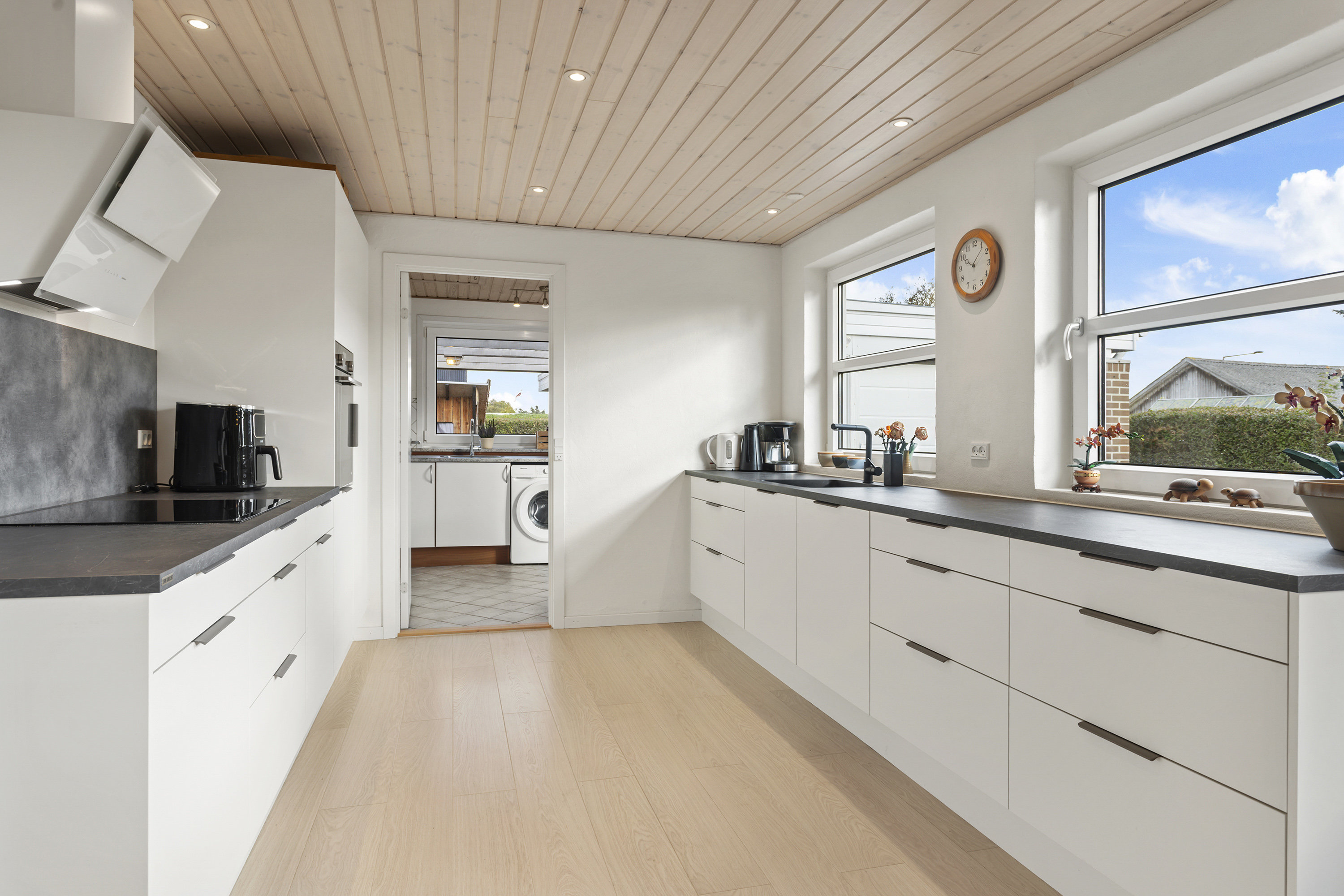 Fremhævet køkken billede i fuldskærmstilstand. Billede af Karetmagervej 1, 9300 Sæby