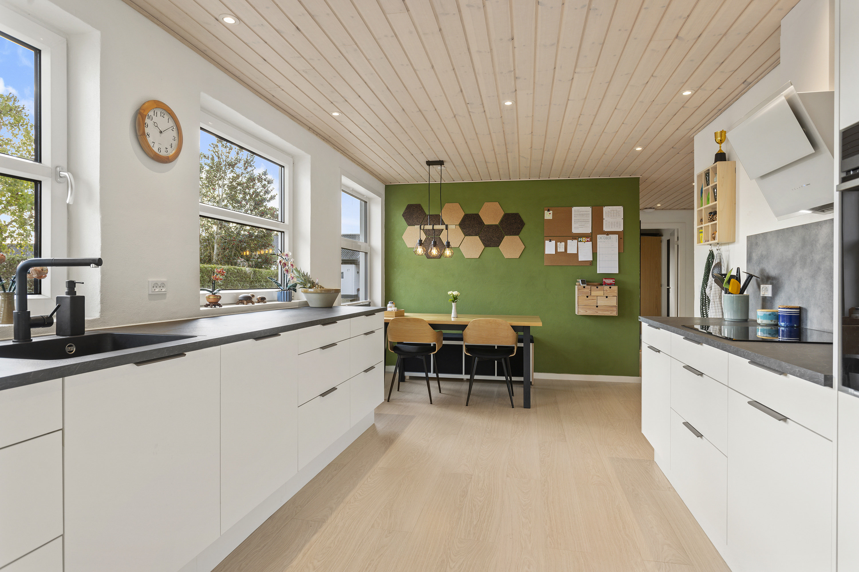 Fremhævet køkken billede i fuldskærmstilstand. Billede af Karetmagervej 1, 9300 Sæby