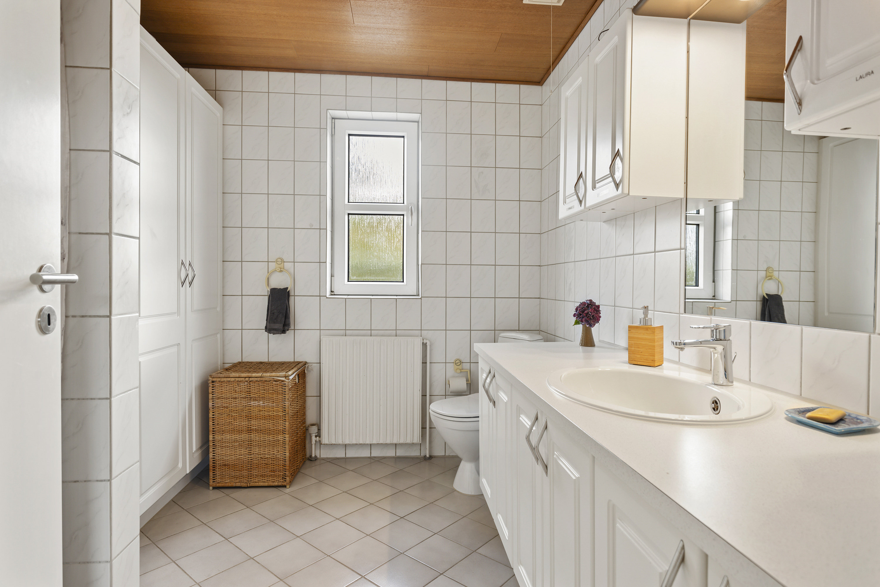 Fremhævet badeværelse billede i fuldskærmstilstand. Billede af Karetmagervej 1, 9300 Sæby