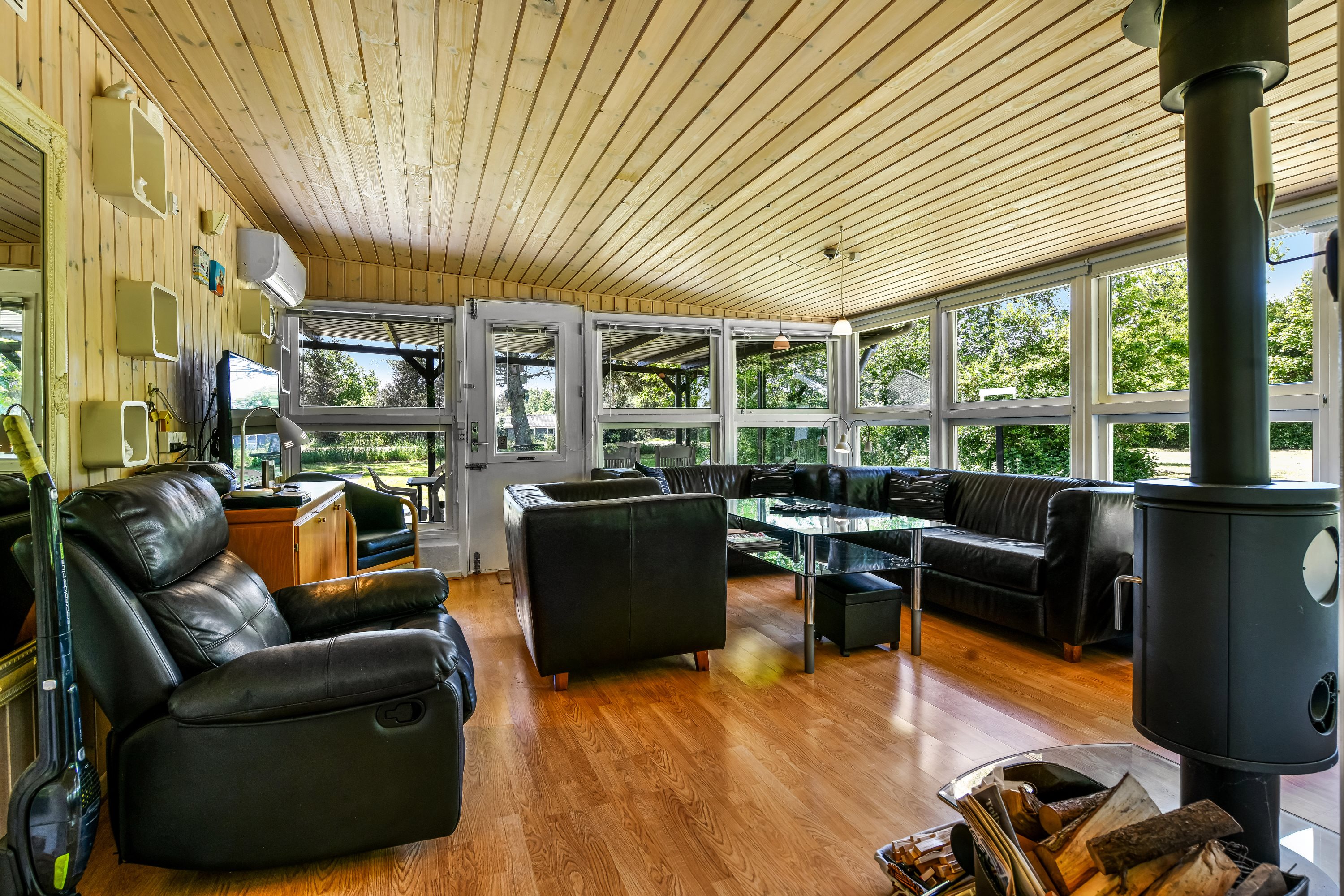 Fremhævet stue billede i fuldskærmstilstand. Billede af Nøddehaven 36, Jegum, 6840 Oksbøl