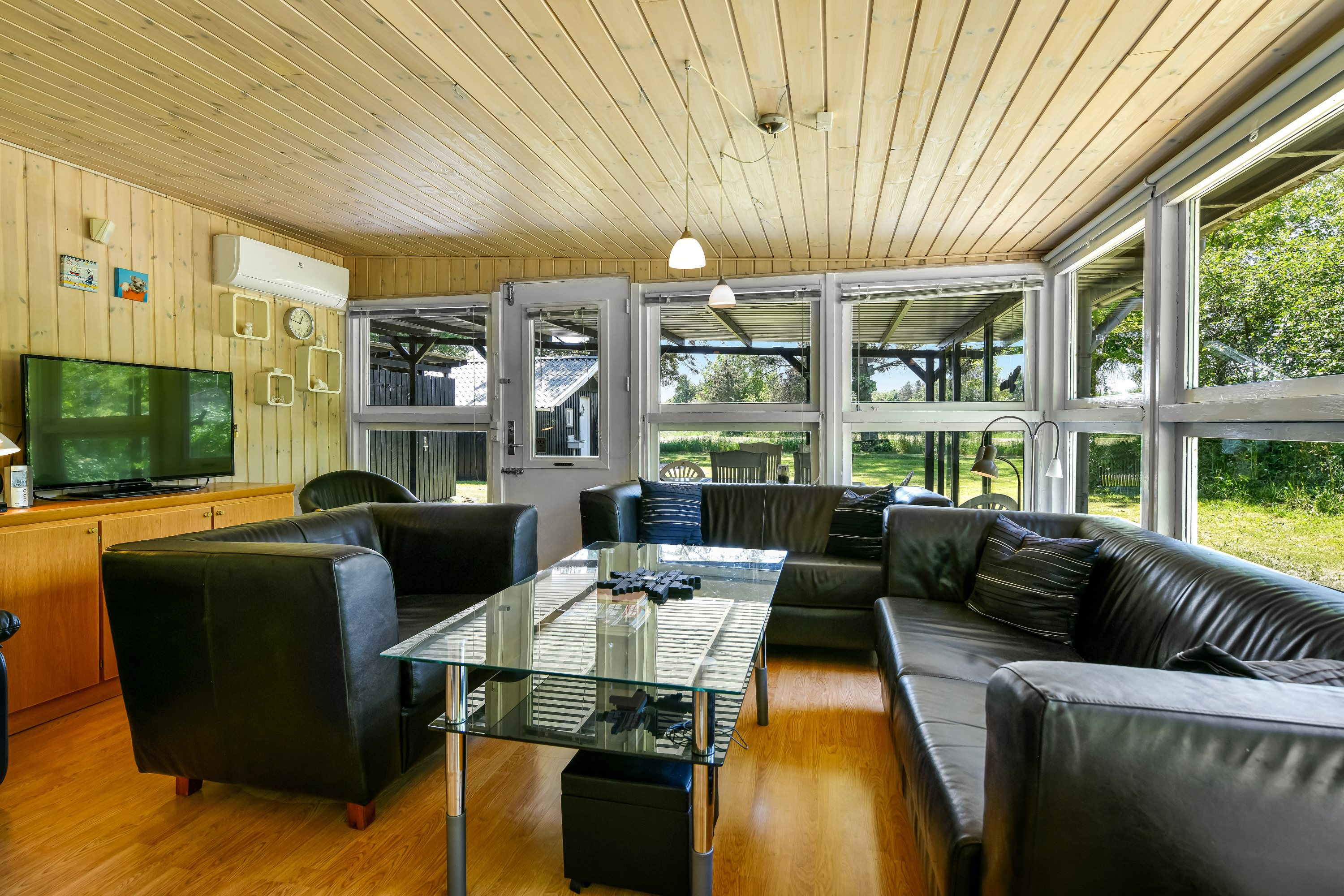 Fremhævet stue billede i fuldskærmstilstand. Billede af Nøddehaven 36, Jegum, 6840 Oksbøl