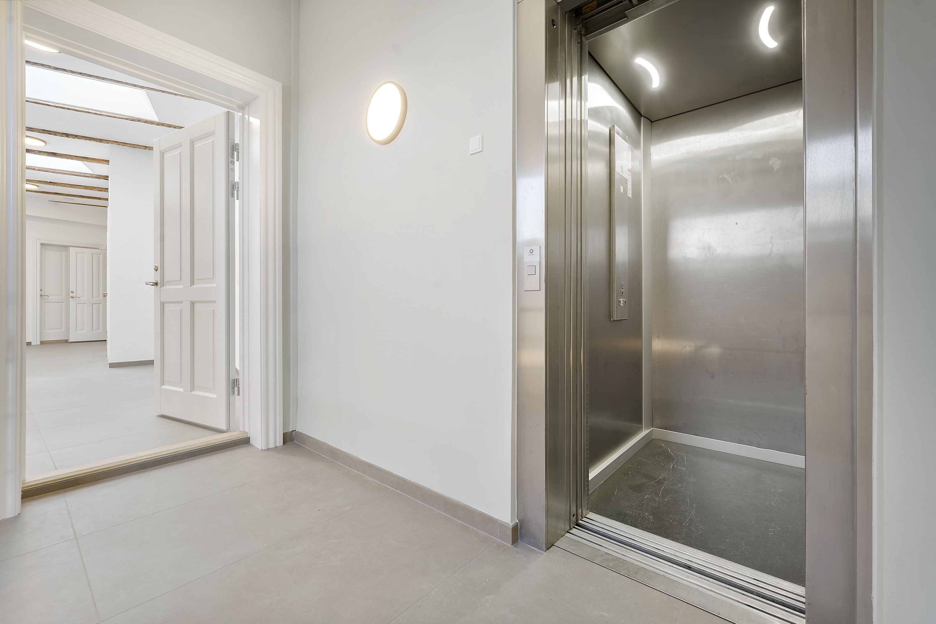 Fremhævet elevator billede i fuldskærmstilstand. Billede af Klosterstræde 3, 4. 2., 1157 København K