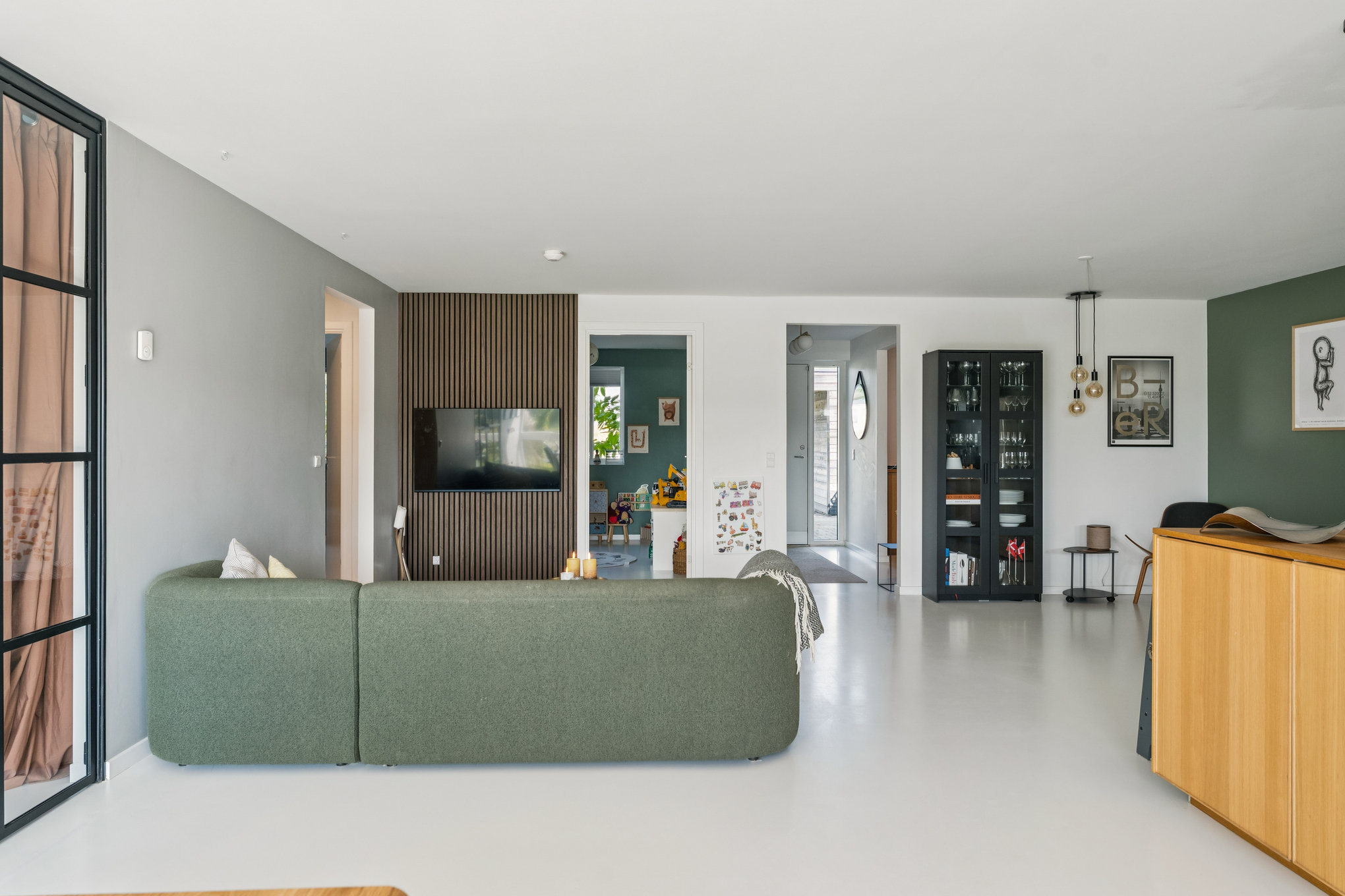 Fremhævet stue billede i fuldskærmstilstand. Billede af Skovmærkebakken 25, 8930 Randers NØ