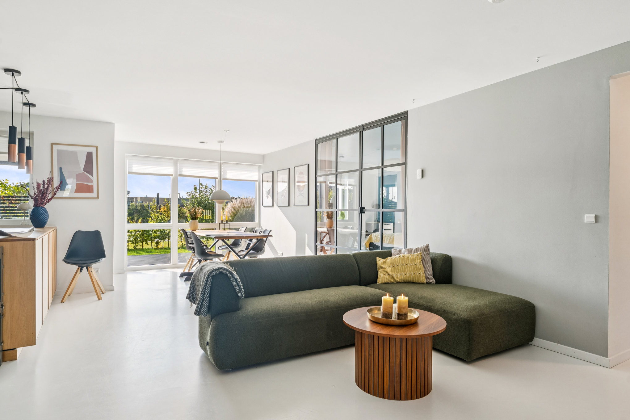 Fremhævet stue billede i fuldskærmstilstand. Billede af Skovmærkebakken 25, 8930 Randers NØ