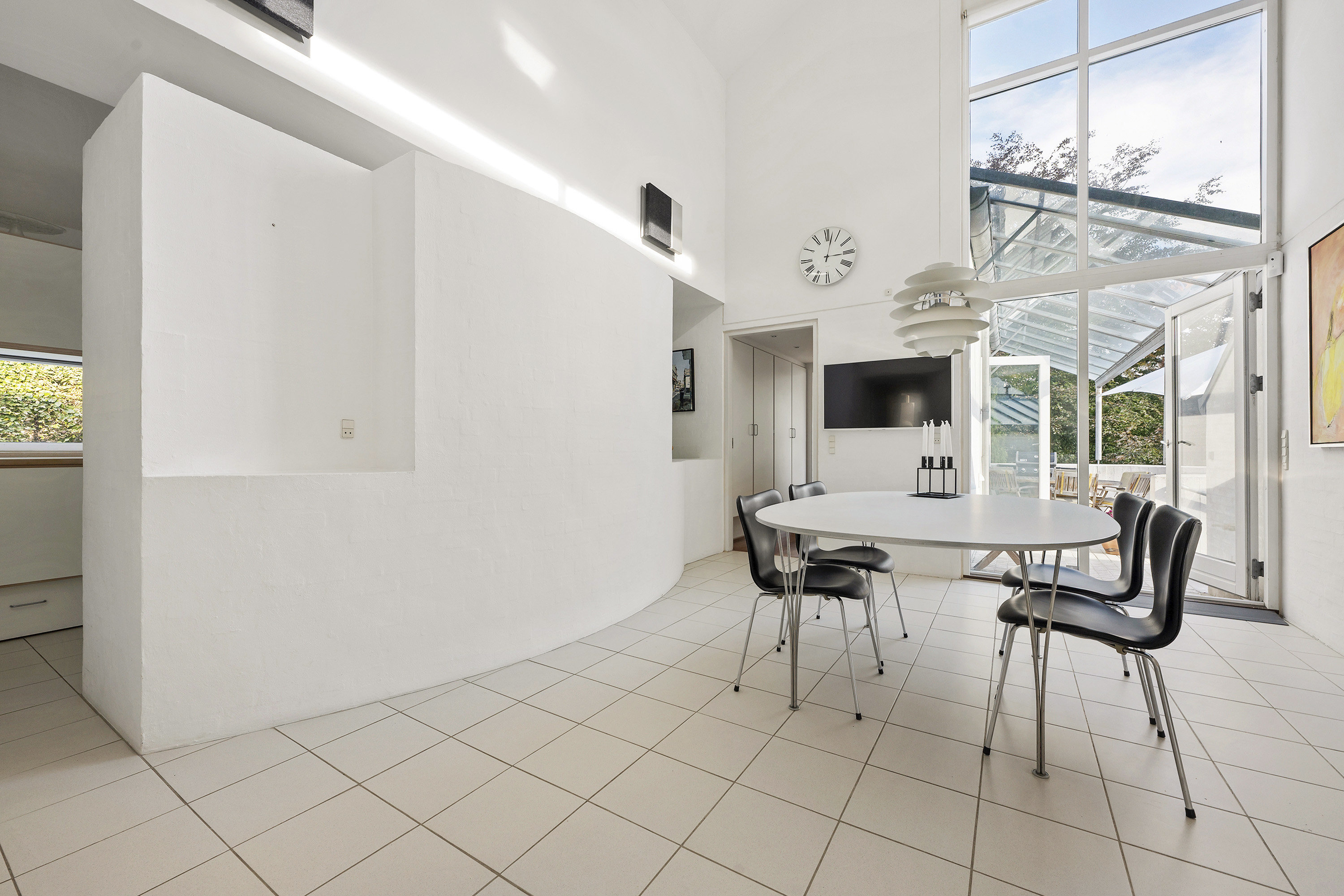 Fremhævet spisestue billede i fuldskærmstilstand. Billede af Rosenvej 18, Trørød, 2950 Vedbæk