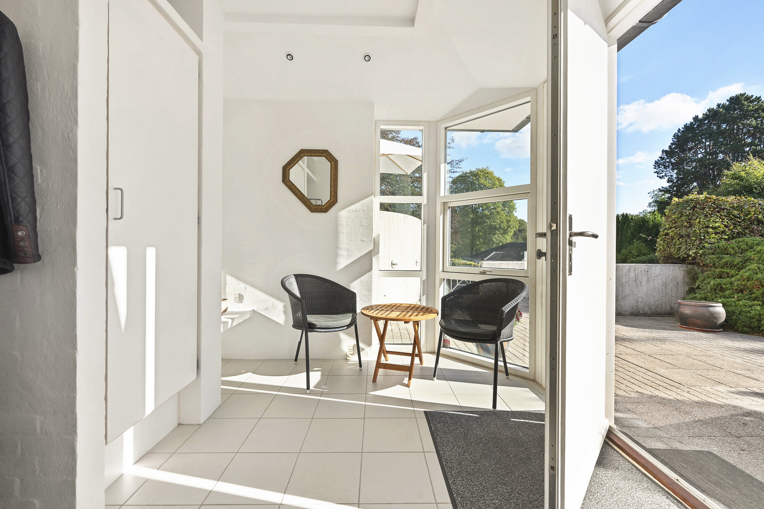 Fremhævet stue billede i fuldskærmstilstand. Billede af Rosenvej 18, Trørød, 2950 Vedbæk