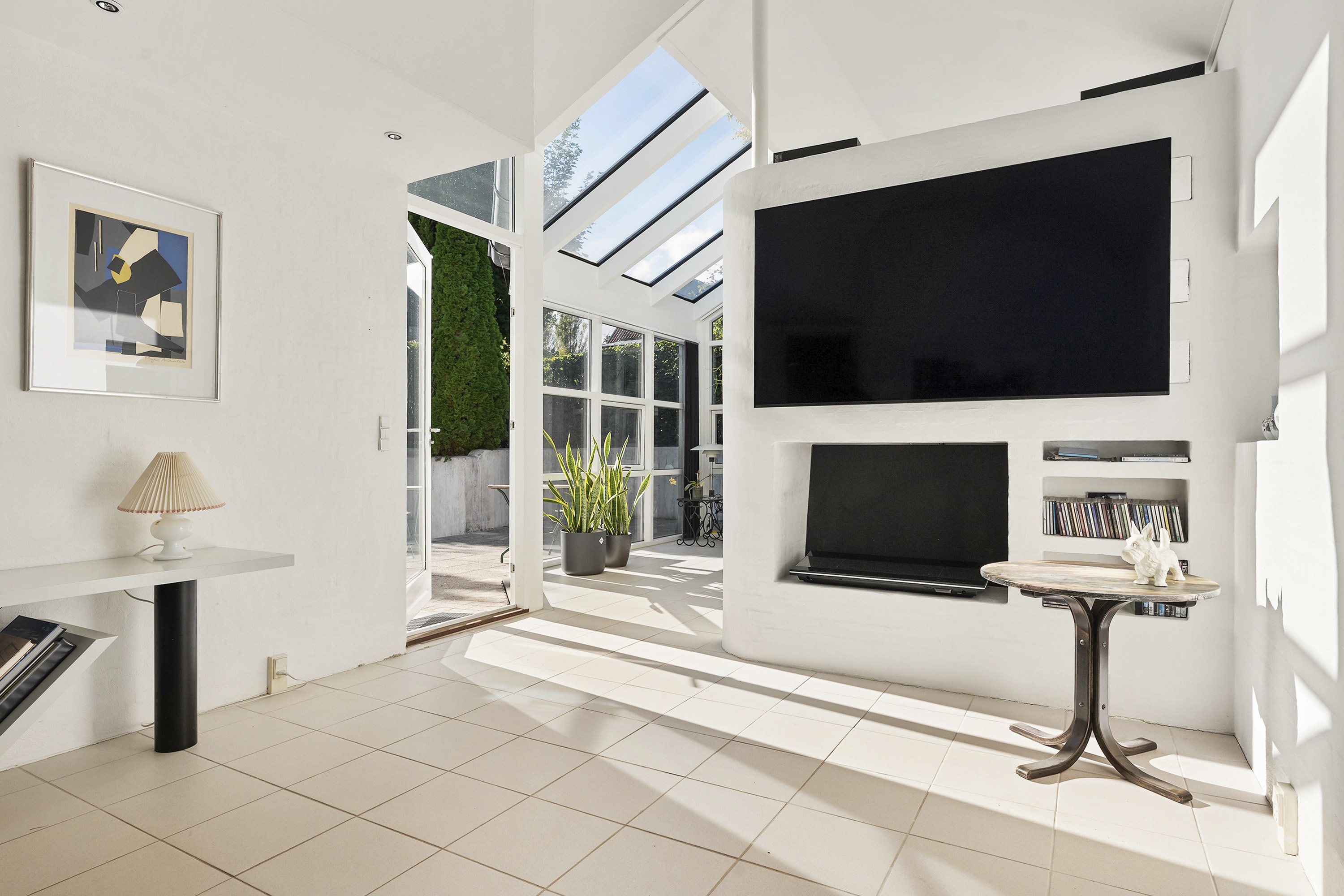 Fremhævet stue billede i fuldskærmstilstand. Billede af Rosenvej 18, Trørød, 2950 Vedbæk